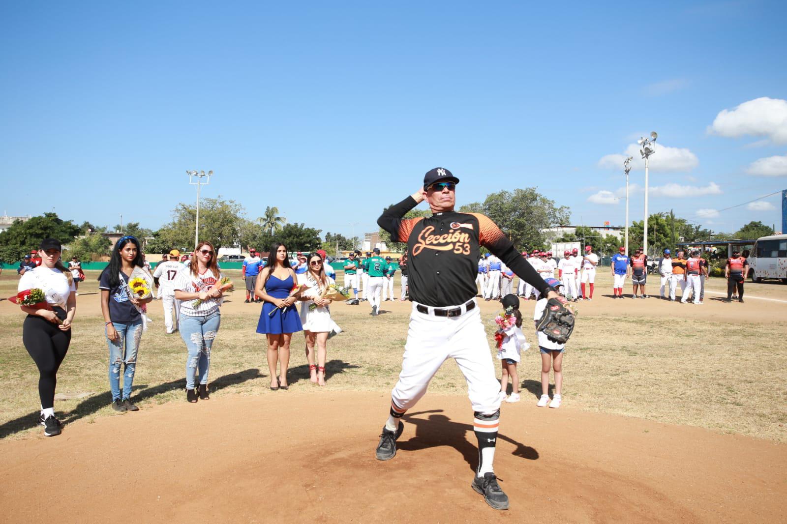 $!Cantan playball en la Liga de Beisbol Magisterial, en el Club Sarabia