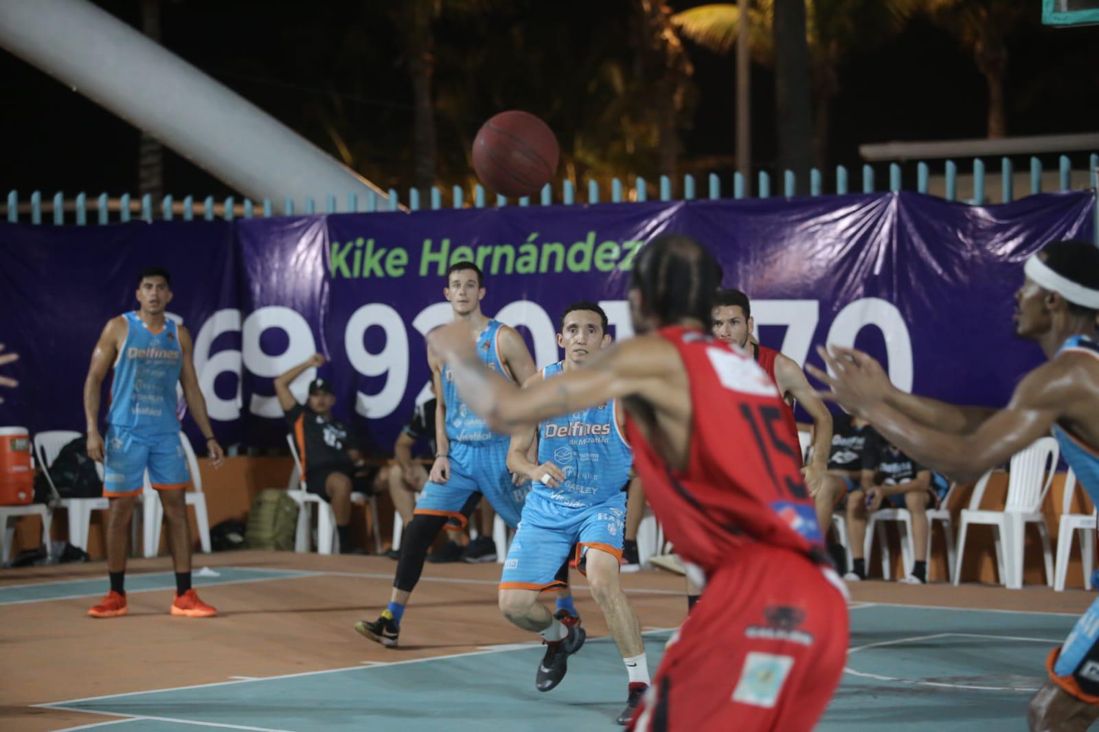 $!Delfines de Mazatlán barre en serie a Diablos Negros de Durango, en Cibapac