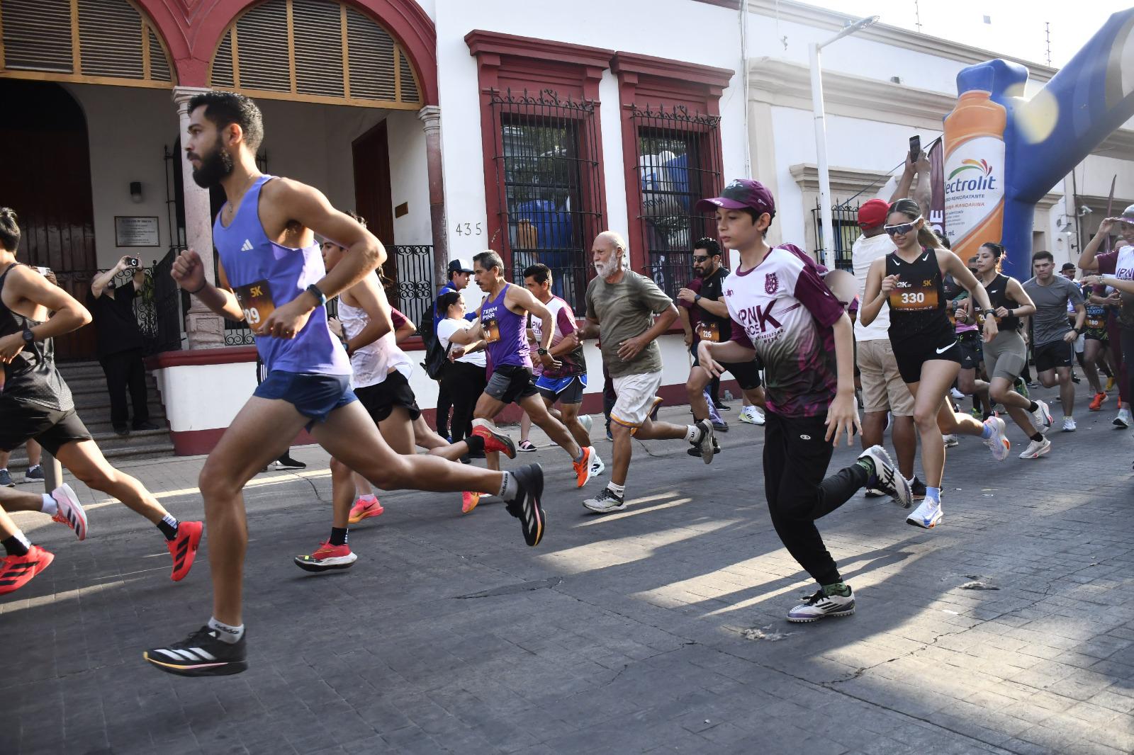 $!Juan Rivera es el campeón absoluto de la Carrera IPN Once K en Culiacán