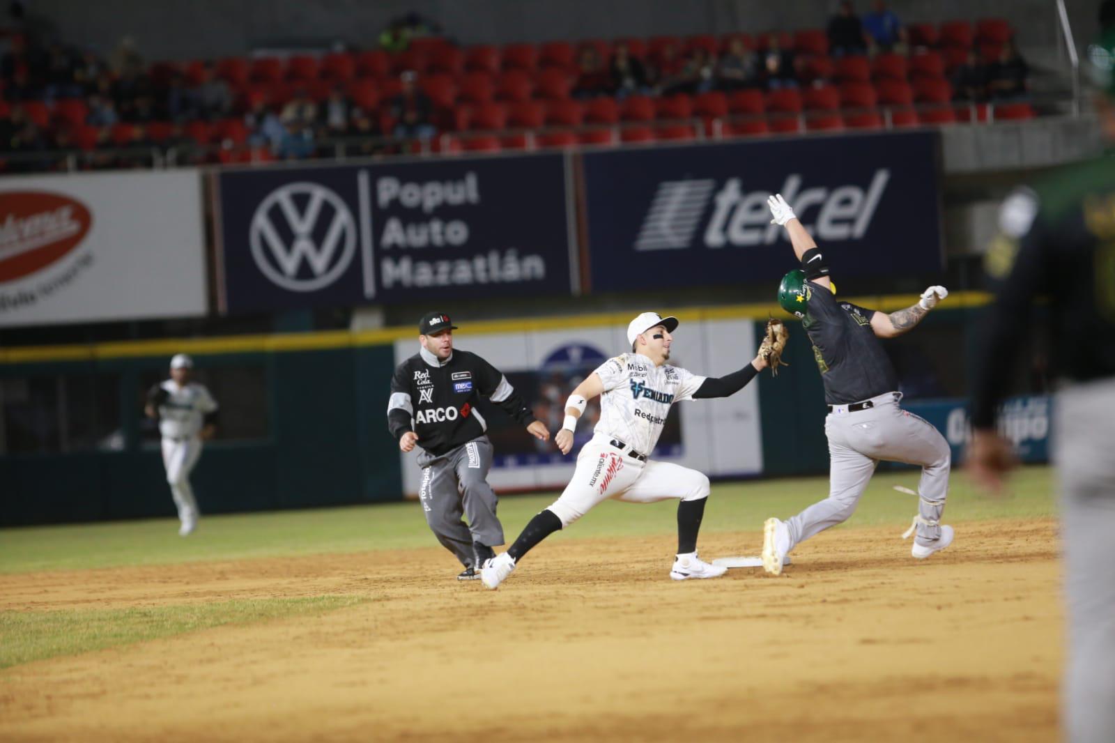 $!Luce Téllez en el montículo y lleva a ganar serie a Venados