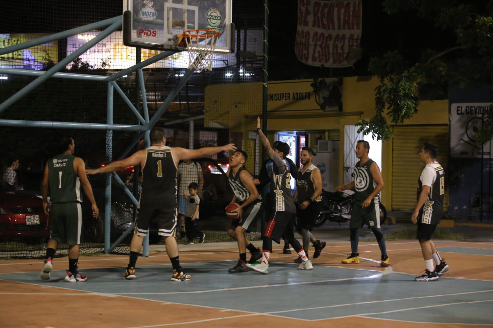 $!Callejón 54 aplasta a Rooster en Torneo Veteranos de Baloncesto