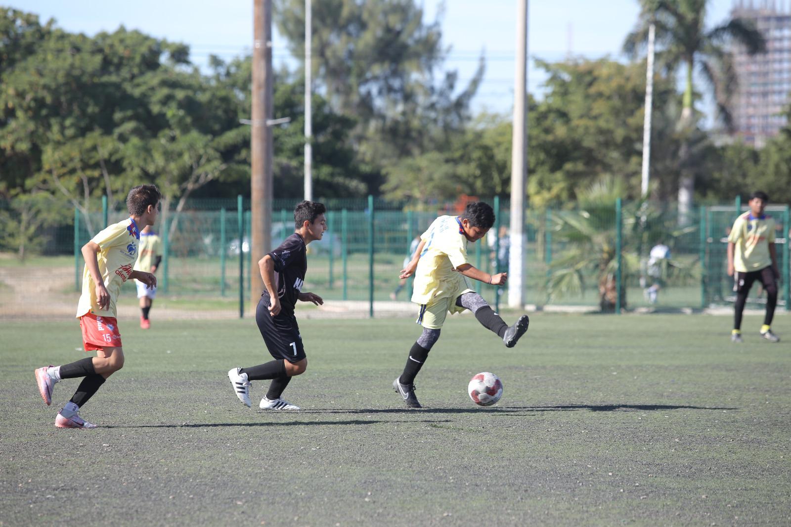 $!Sella Mazatlán pase al Estatal de futbol en Juegos Conade