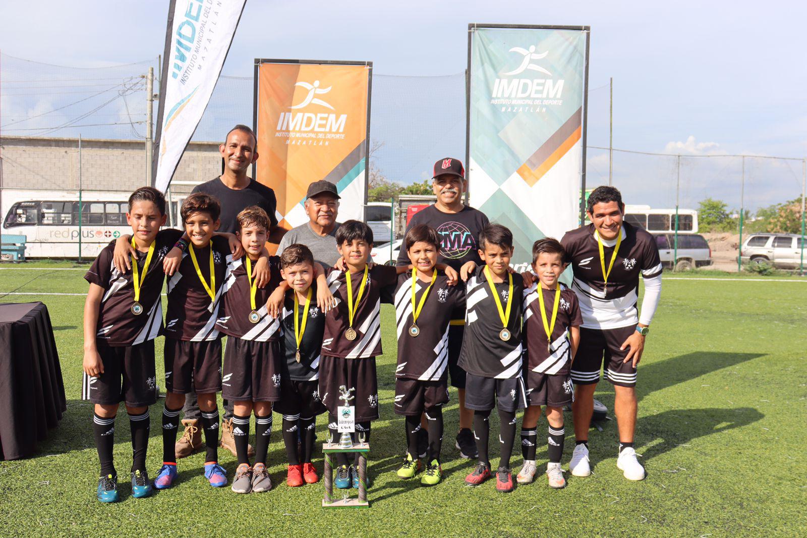 $!Espartanos Mazatlán se consagra en la Liga de Futbol Categoría Osos