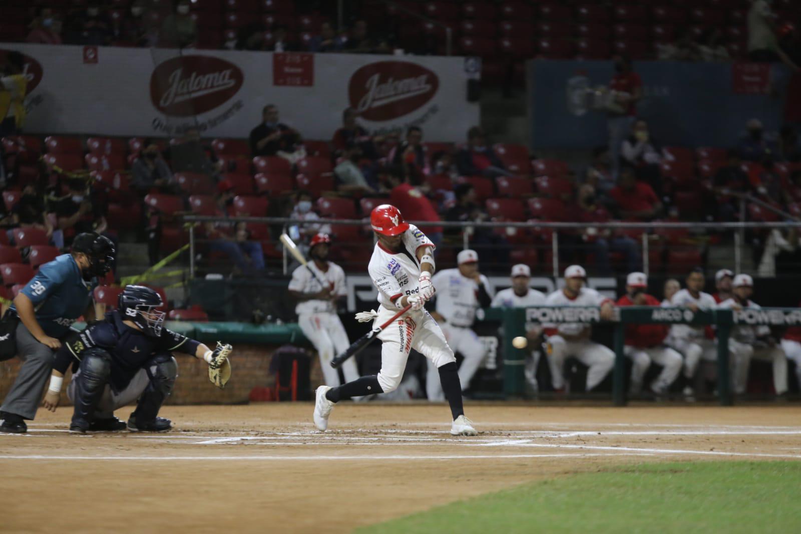 $!Édgar Torres domina la ofensiva de Sultanes y Venados pega primero en la serie