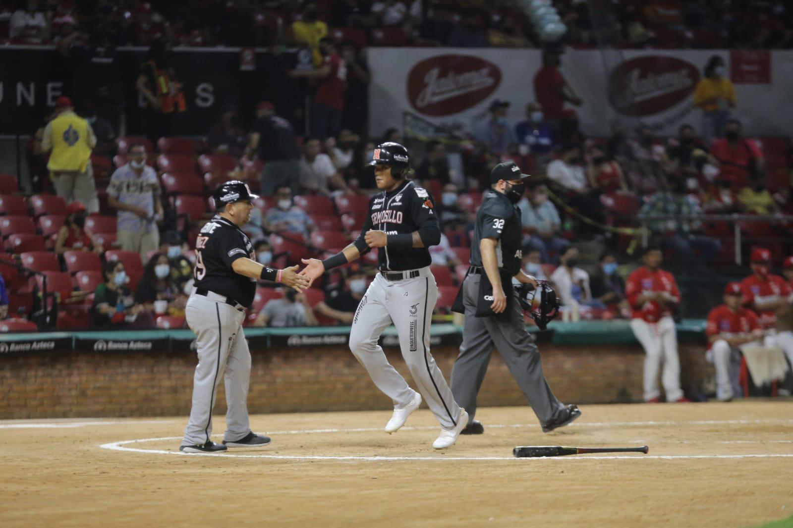 $!Venados de Mazatlán exprime a Naranjeros en el primero de la serie