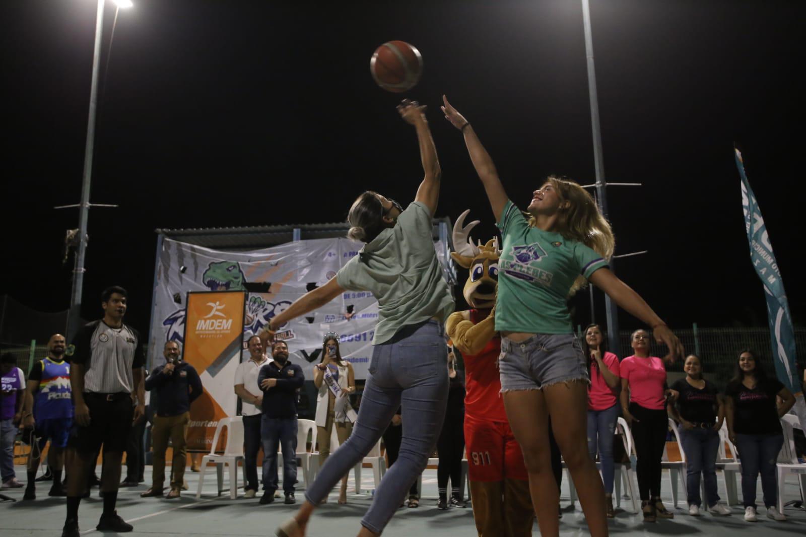 $!Inauguran Torneo de Baloncesto Wolves-I. H. Organic Fruits, en Casa Hogar