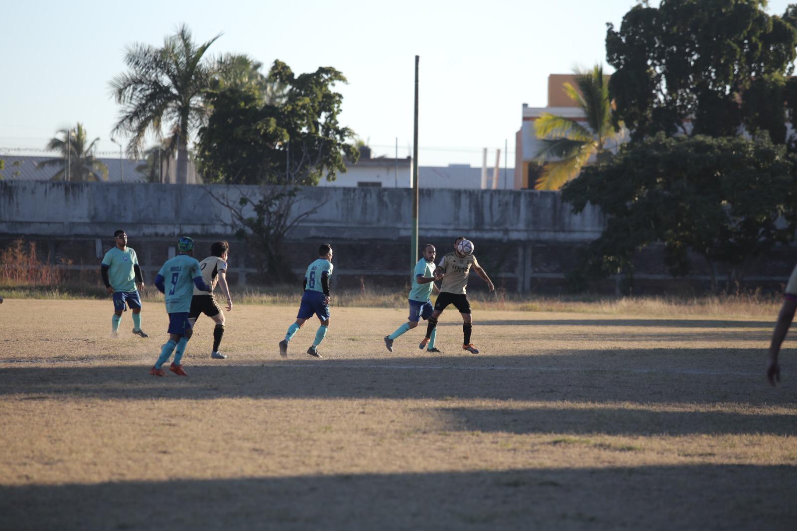 $!IMSS asegura la Copa en Liga de Futbol Intermédicos