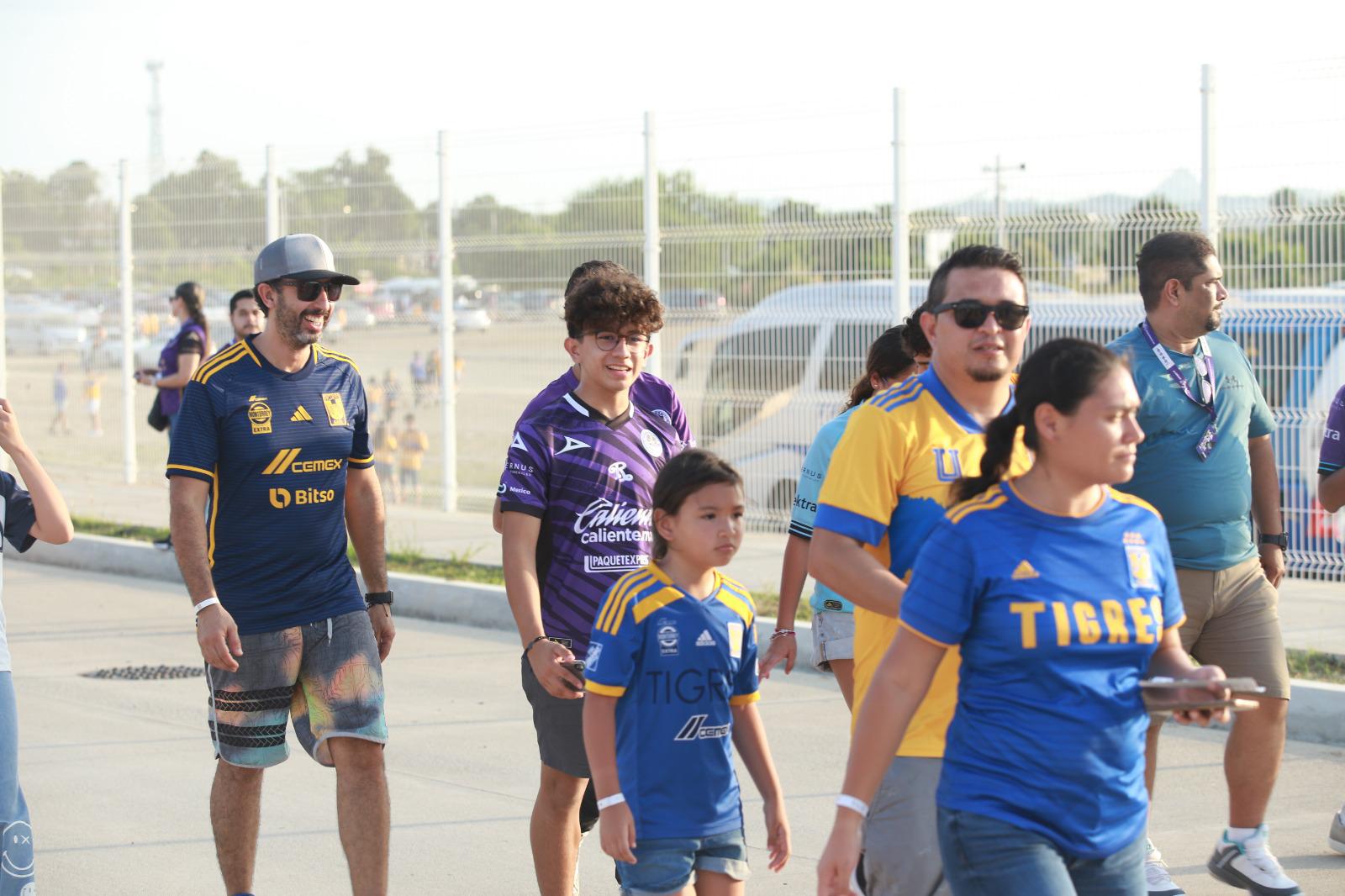 $!Llega la afición de Tigres al Kraken de Mazatlán