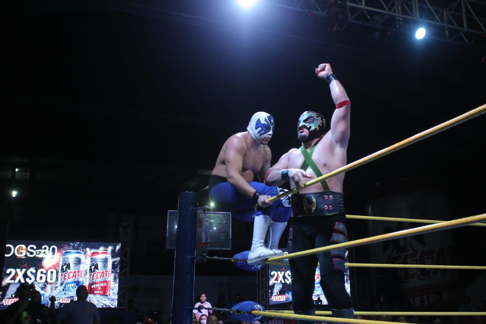 $!Místico sale con el brazo en alto en su regreso a Mazatlán