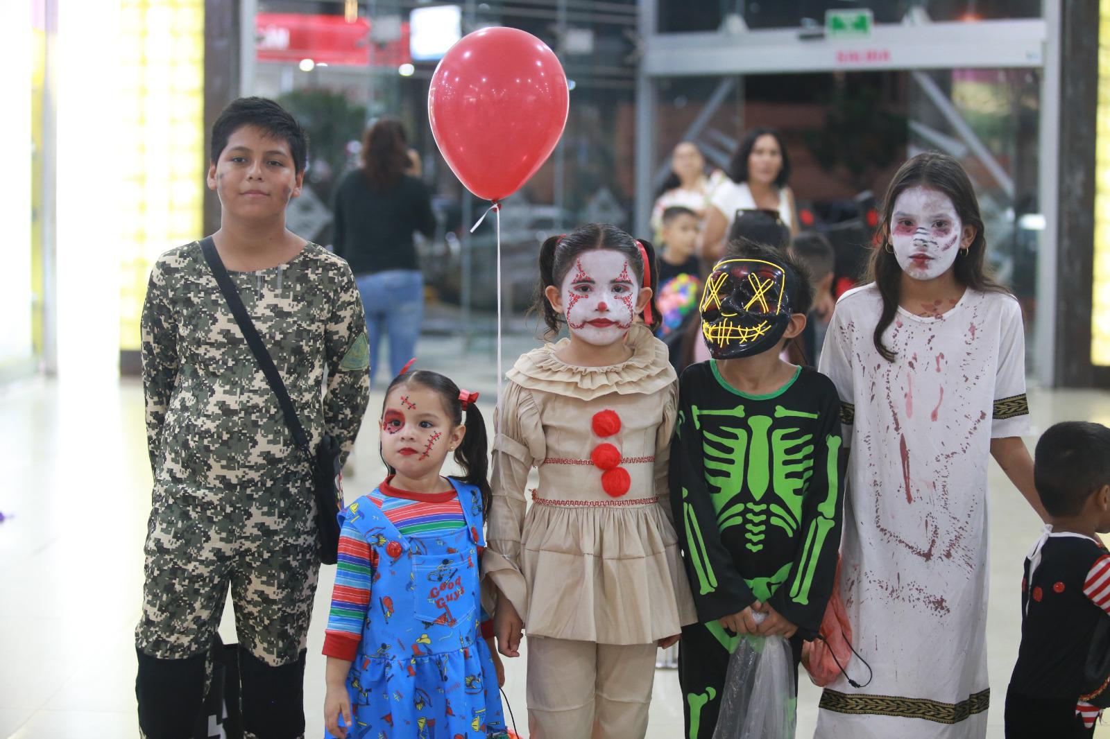 $!#Galería | En la Gran Plaza y en las letras de Mazatlán se arma la fiesta de Halloween