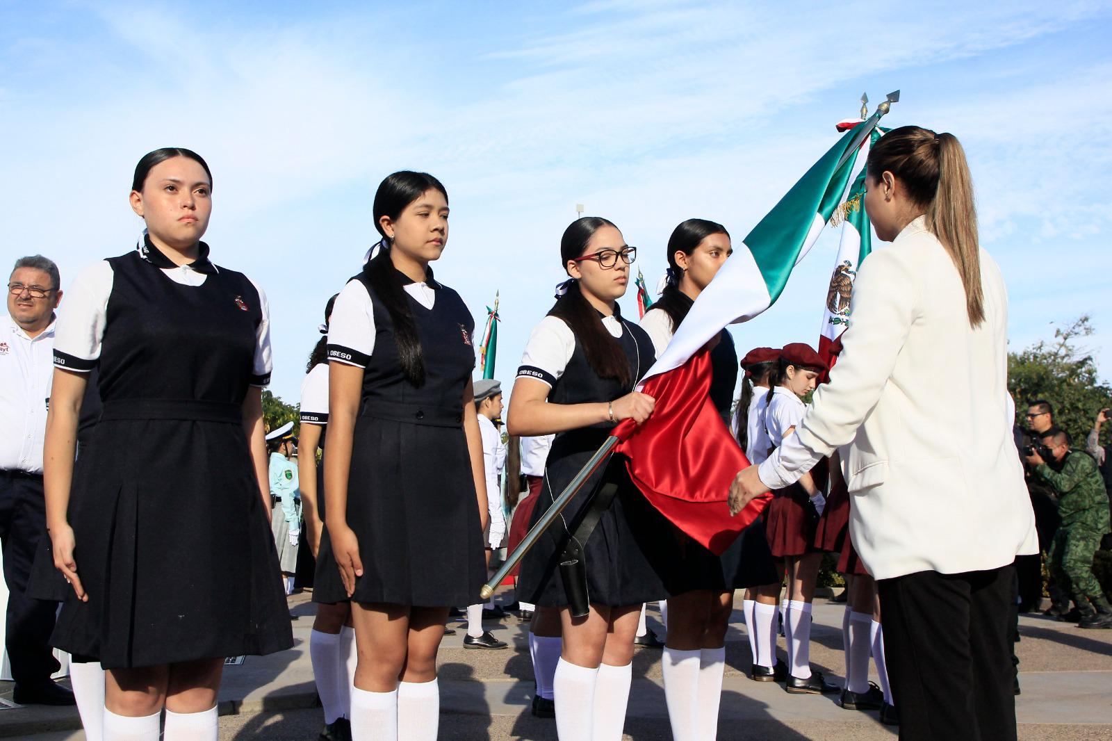 $!Conmemoran con abanderamiento de escoltas escolares en Culiacán