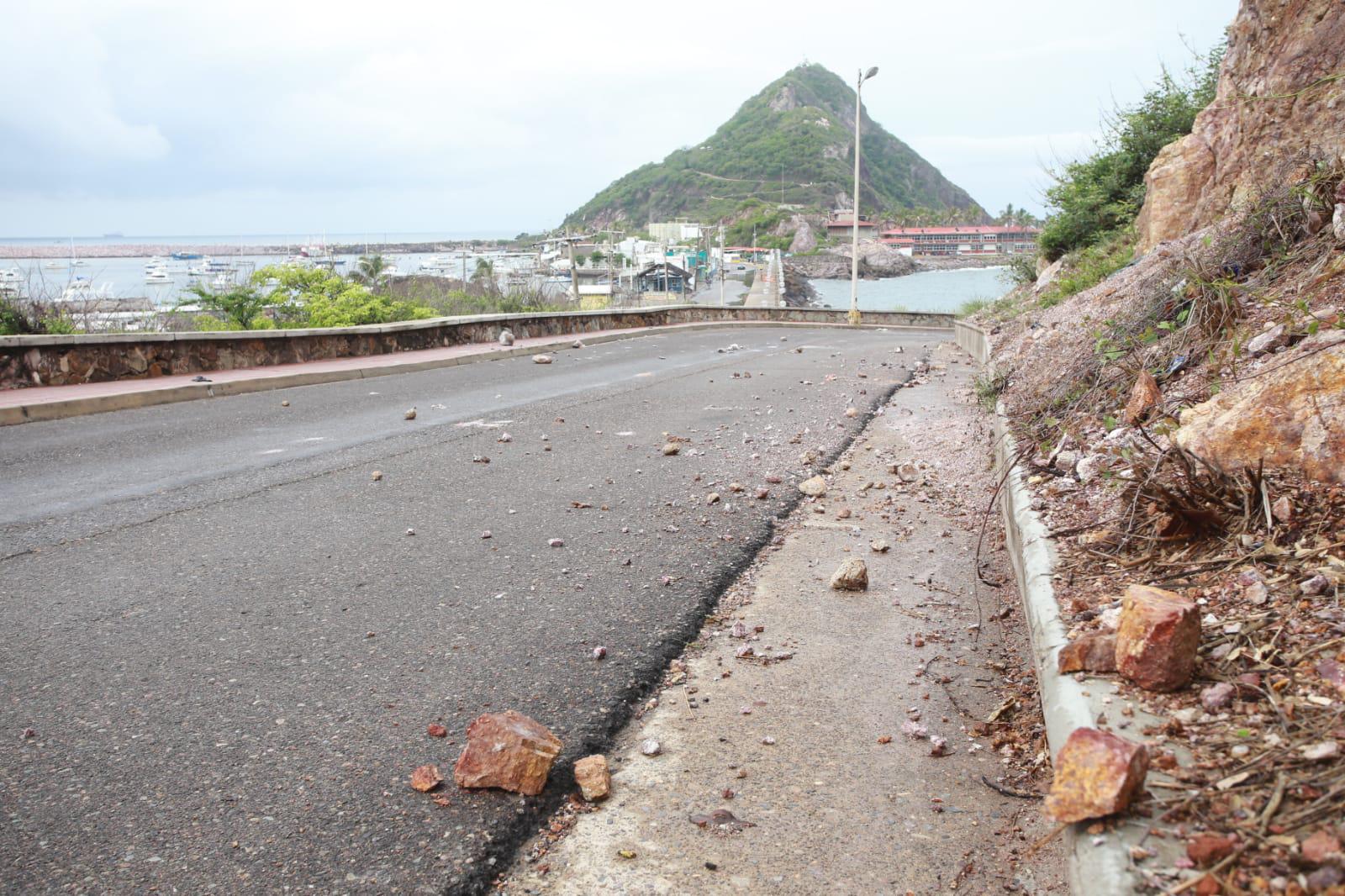 $!Lluvias provocan deslave del Cerro del Vigía en Mazatlán