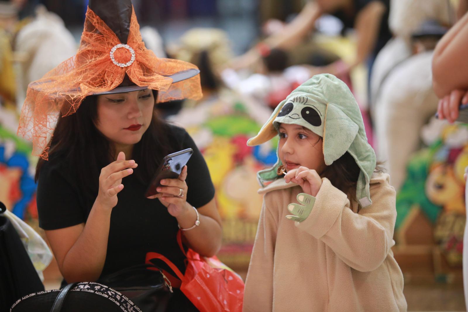 $!#Galería | En la Gran Plaza y en las letras de Mazatlán se arma la fiesta de Halloween
