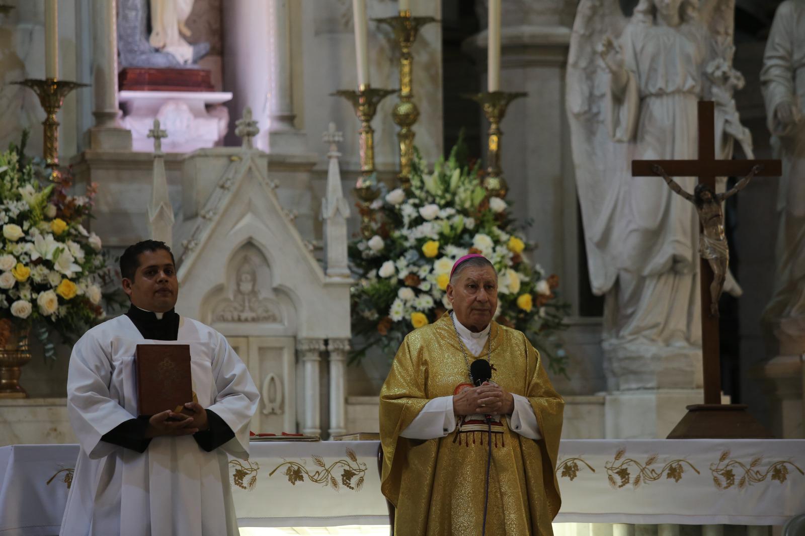 $!Pide reflexión y agradecimiento a Dios Obispo de Mazatlán en Domingo de Resurrección