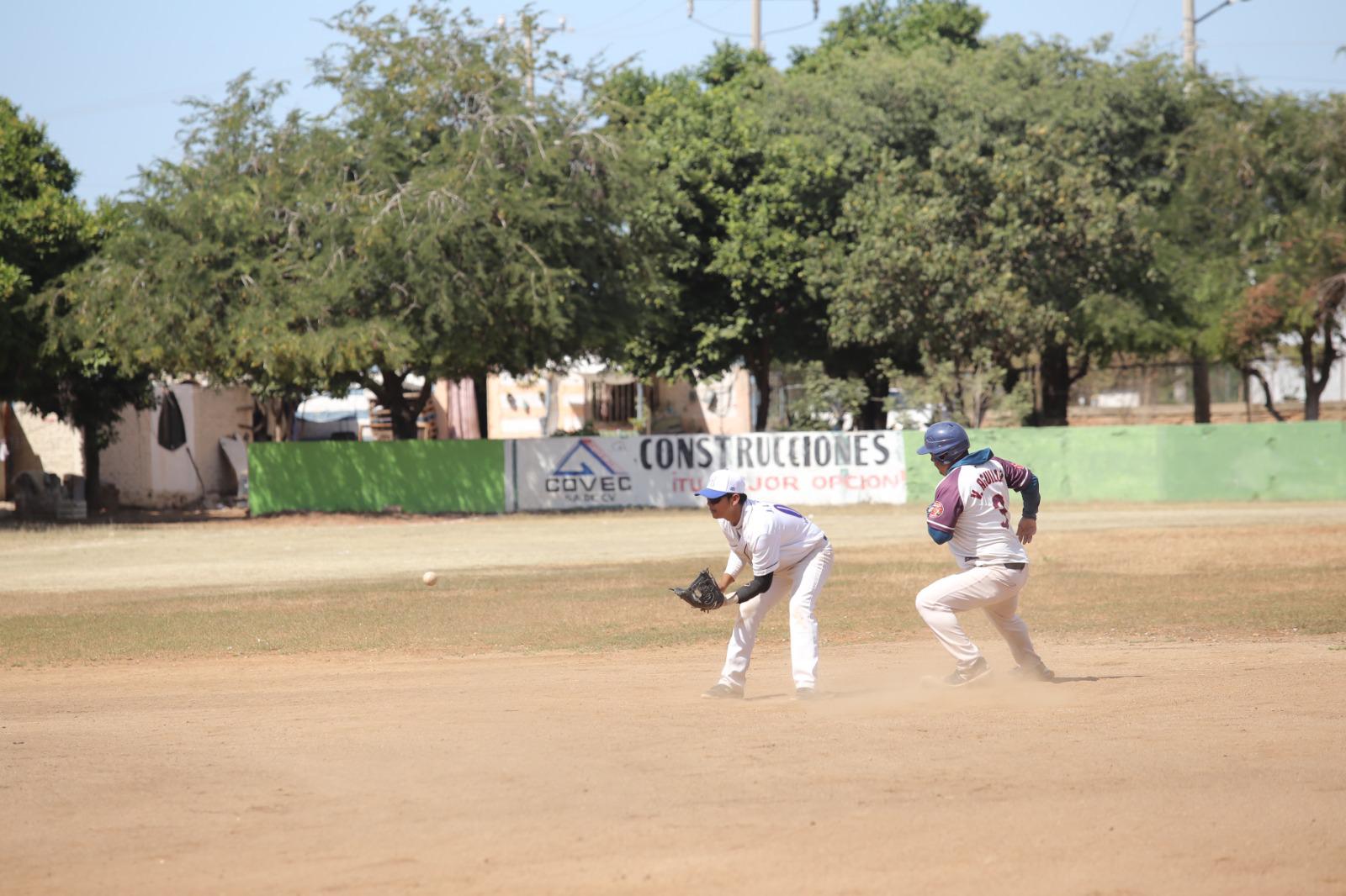 $!Phillips Mazatlán se impone en duelo de batazos a Nitram