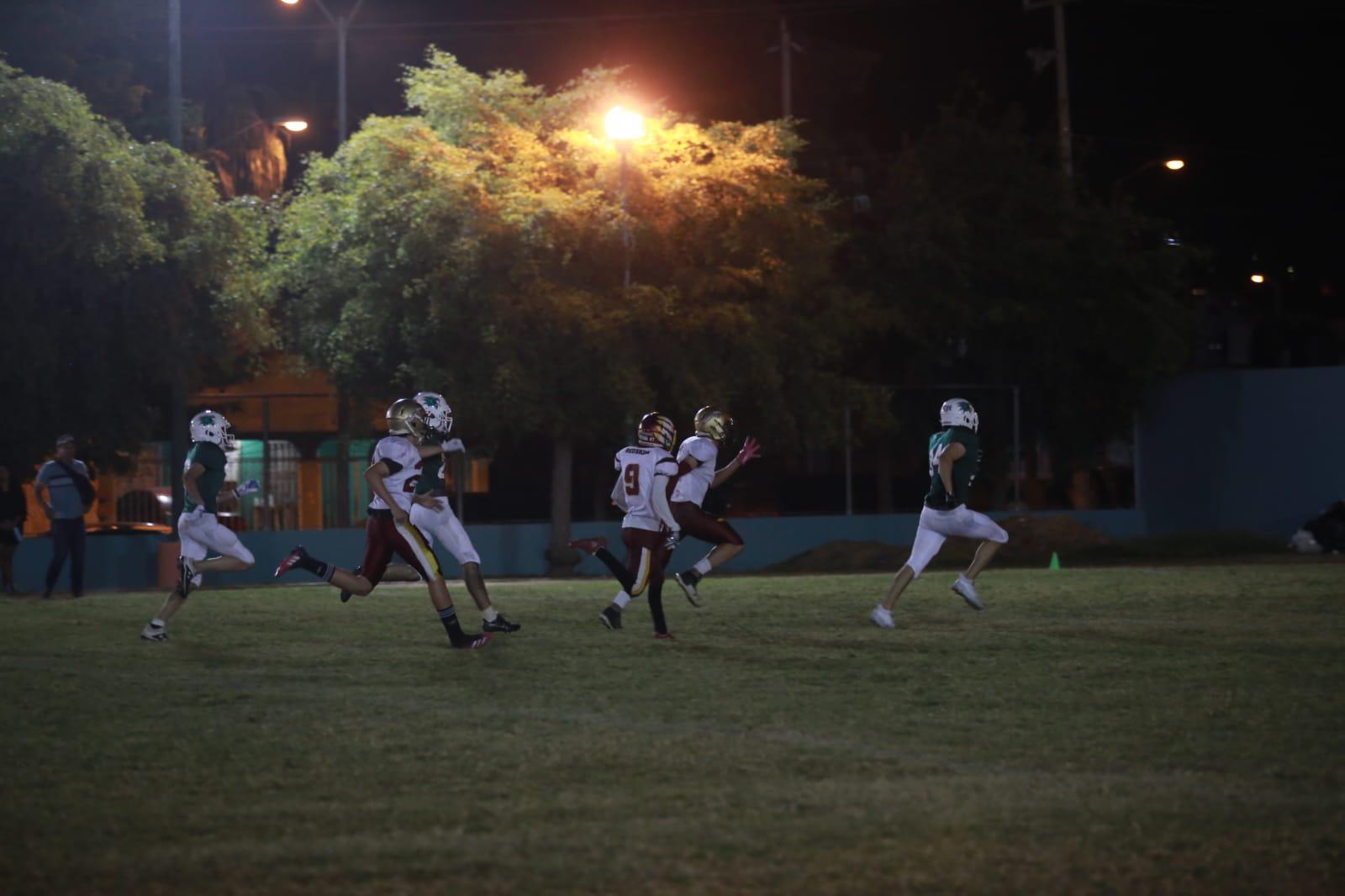 $!Burros Salvajes saca apurado triunfo ante Redskins en Futbol Americano Juvenil