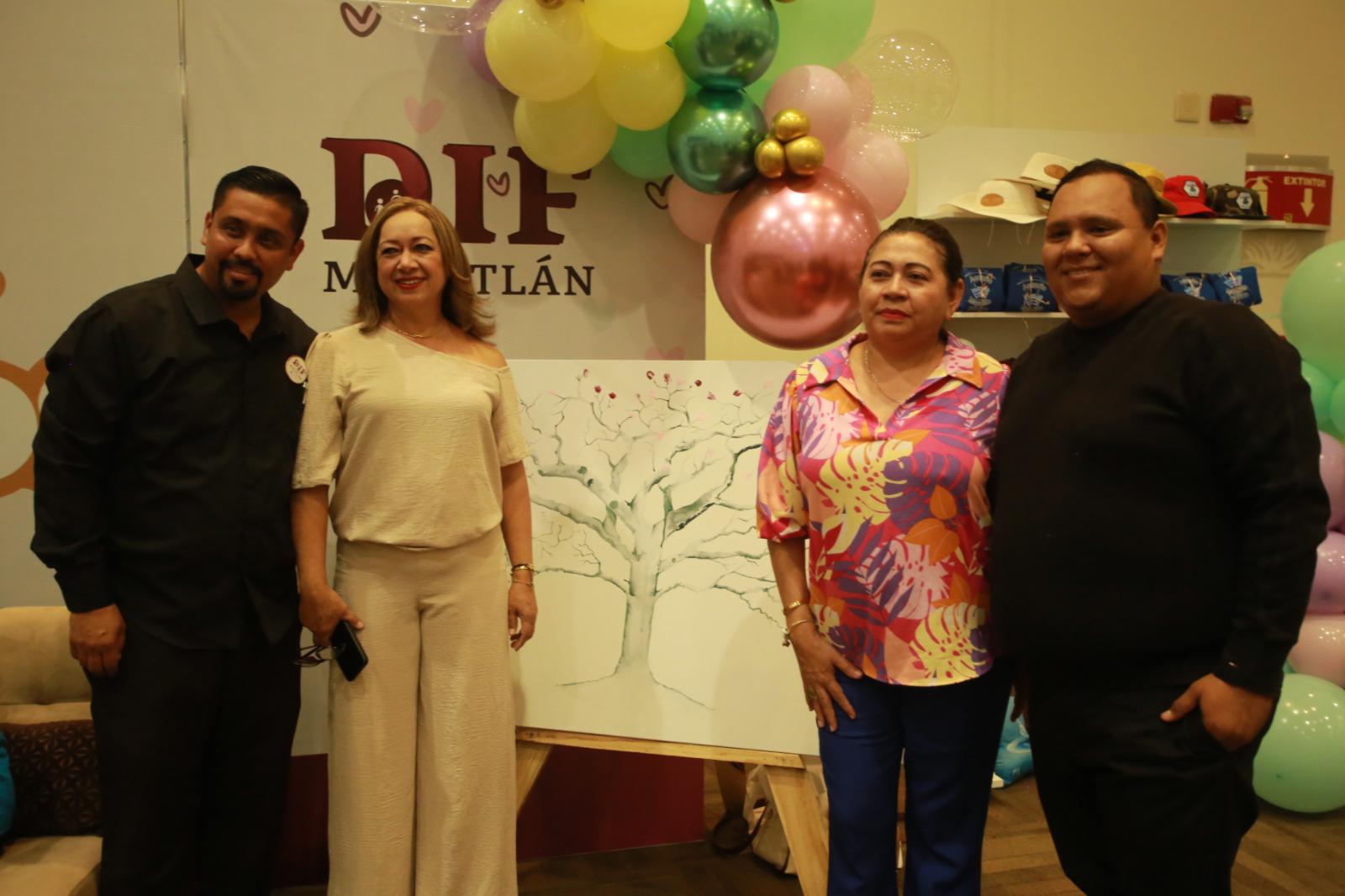 $!En medio de rifa, festejan al Adulto Mayor del DIF Mazatlán