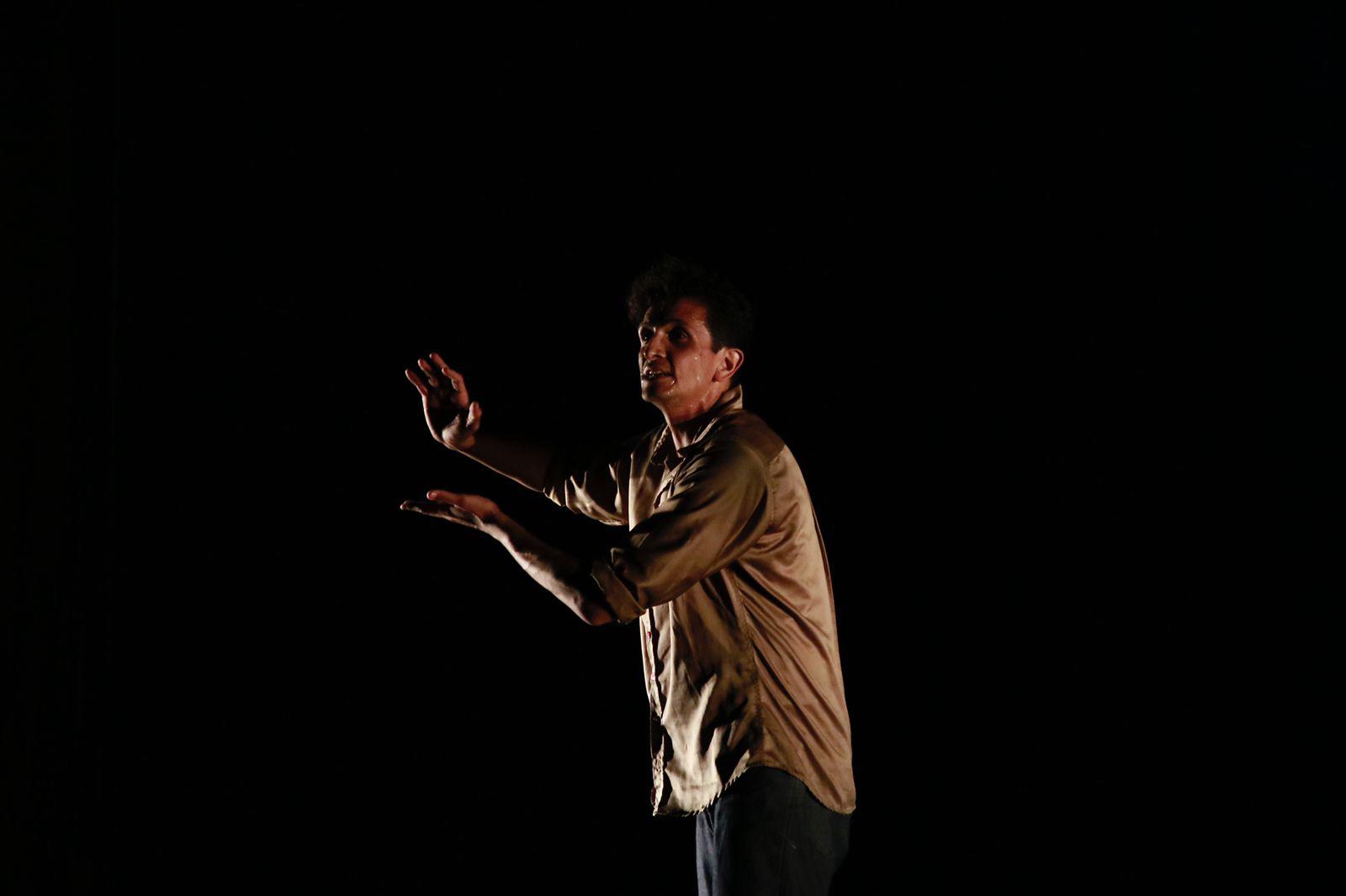 $!Caen las ‘Flores para los muertos’, en el inicio del Festival de Teatro A Una Sola Voz