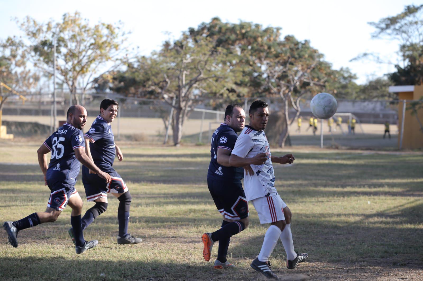 $!Deportivo Cristian Muñoz golea en el Futbol Intermédicos