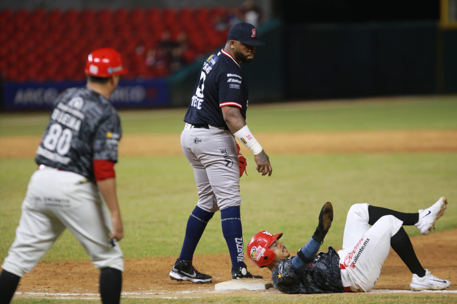 $!Falla relevo de Venados y Sultanes evita la barrida
