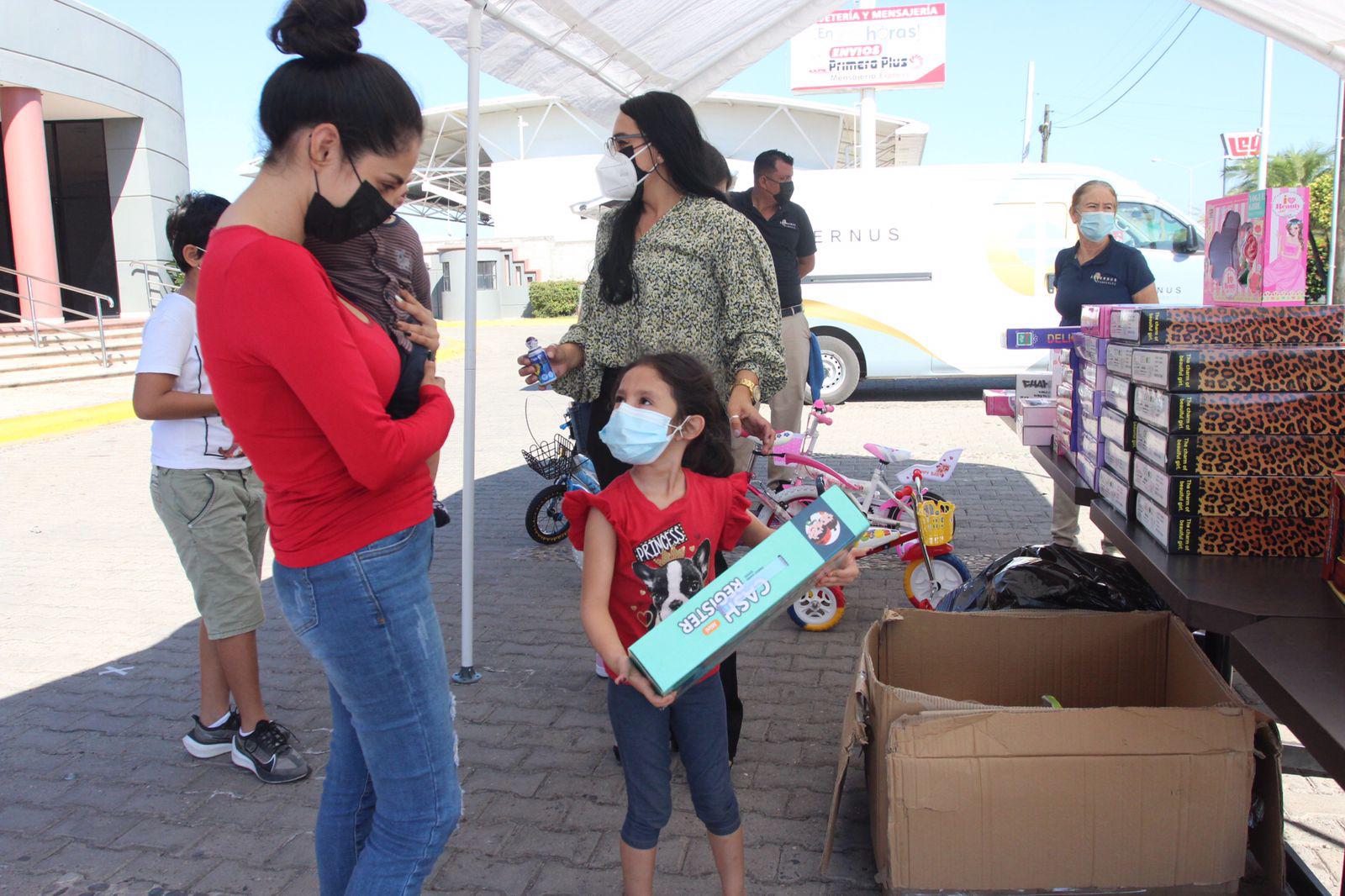 $!Venados de Mazatlán y Aeternus Funerales se convierten en Reyes Magos y brindan alegría
