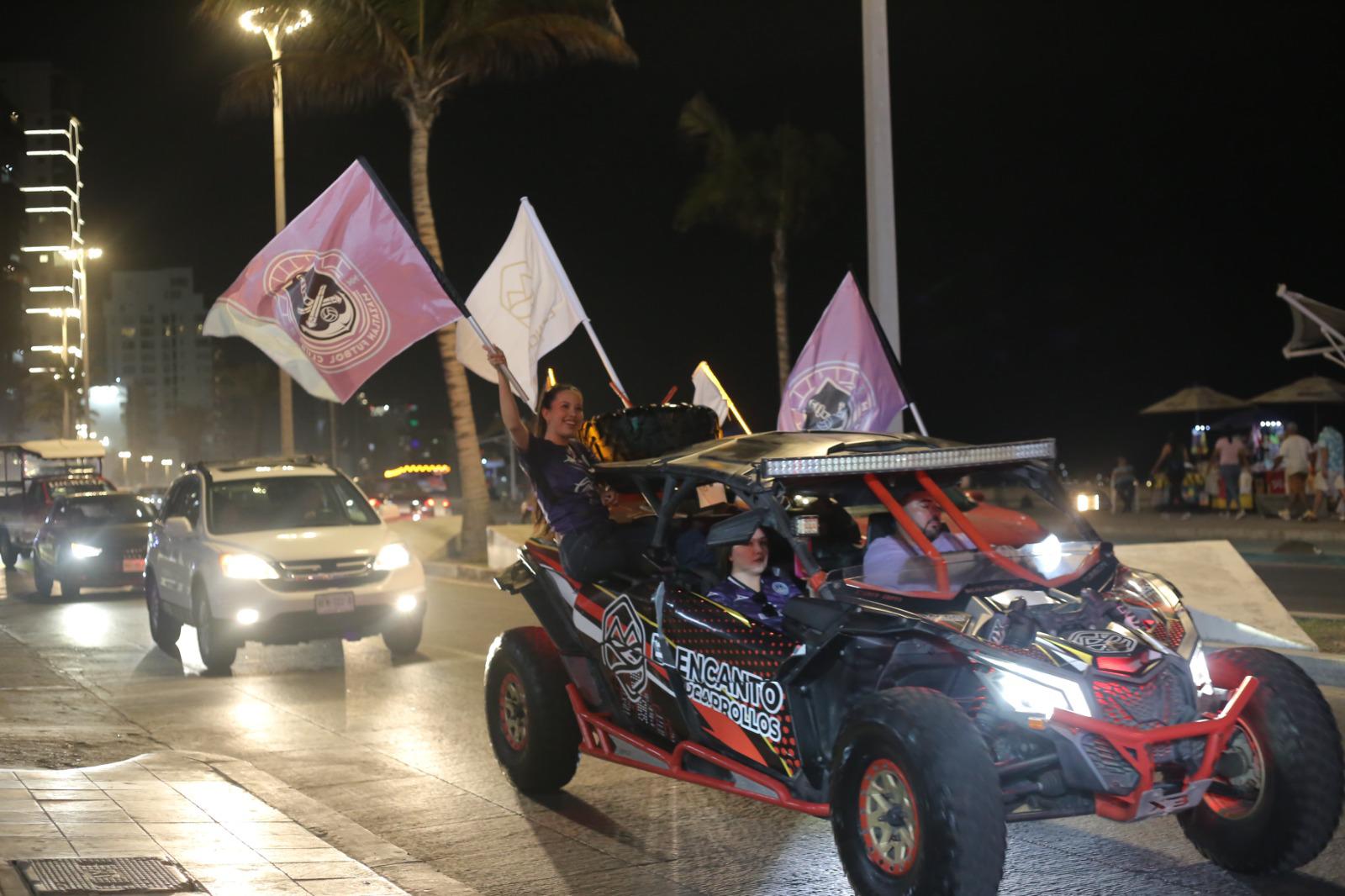 $!Mazatlán FC celebra quinto aniversario con vistoso desfile