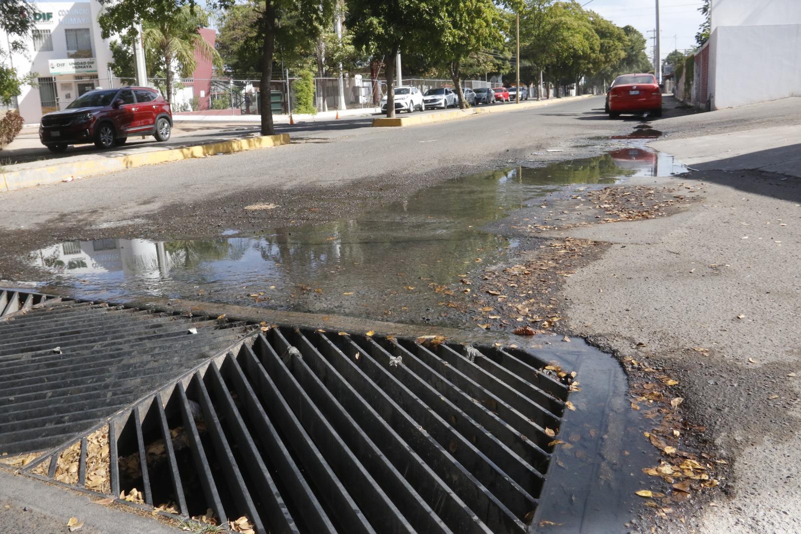 $!Vecinos del Infonavit Humaya buscan una solución al problema del drenaje sanitario