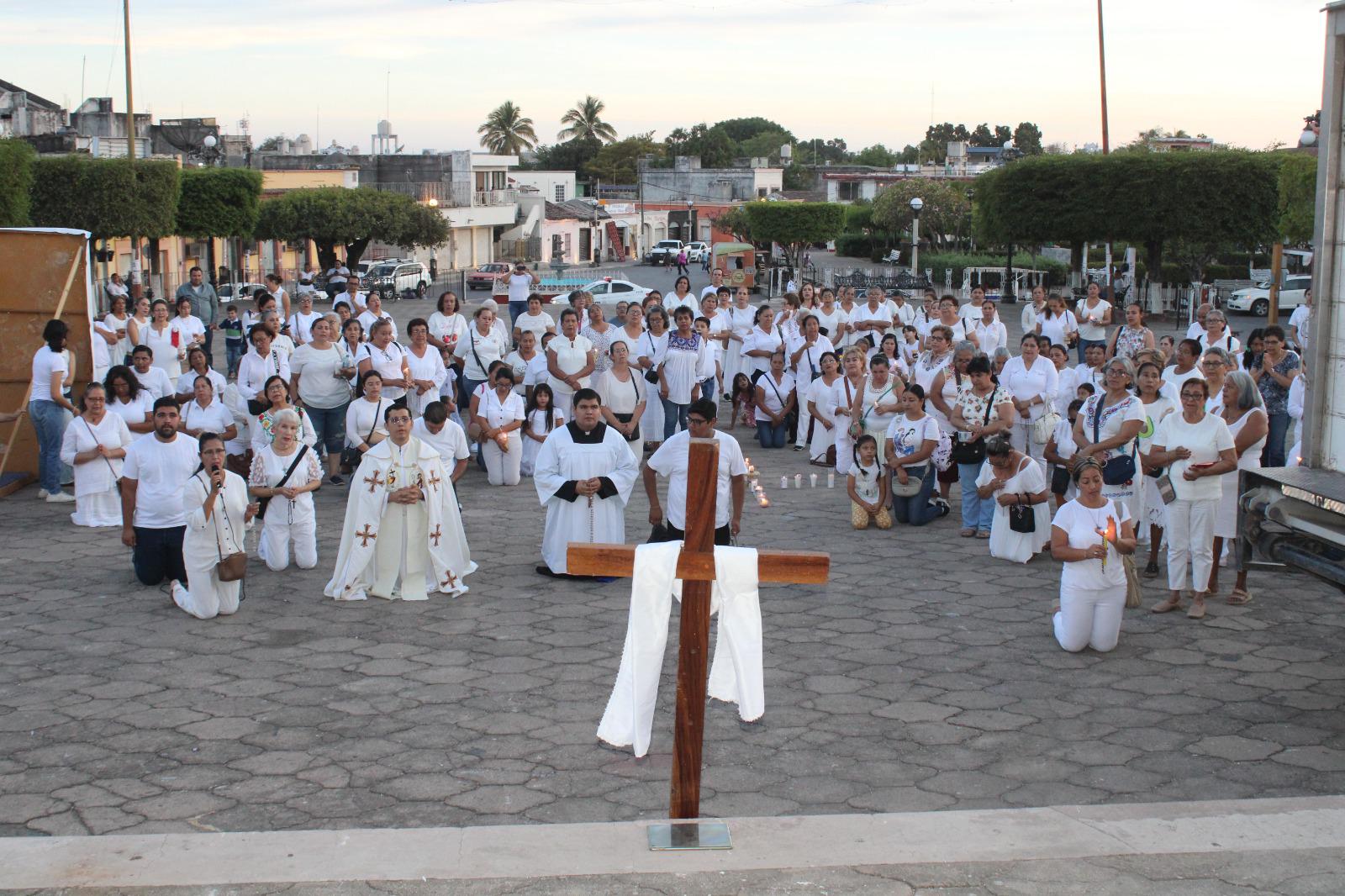 $!Marchan en Rosario y rezan por la paz de Sinaloa frente al Palacio Municipal
