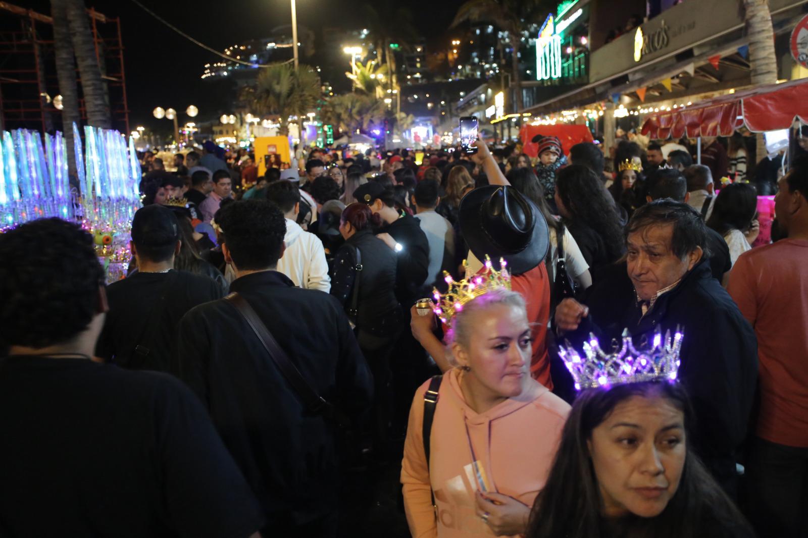 $!Olas Altas tuvo lleno total el sábado de Carnaval