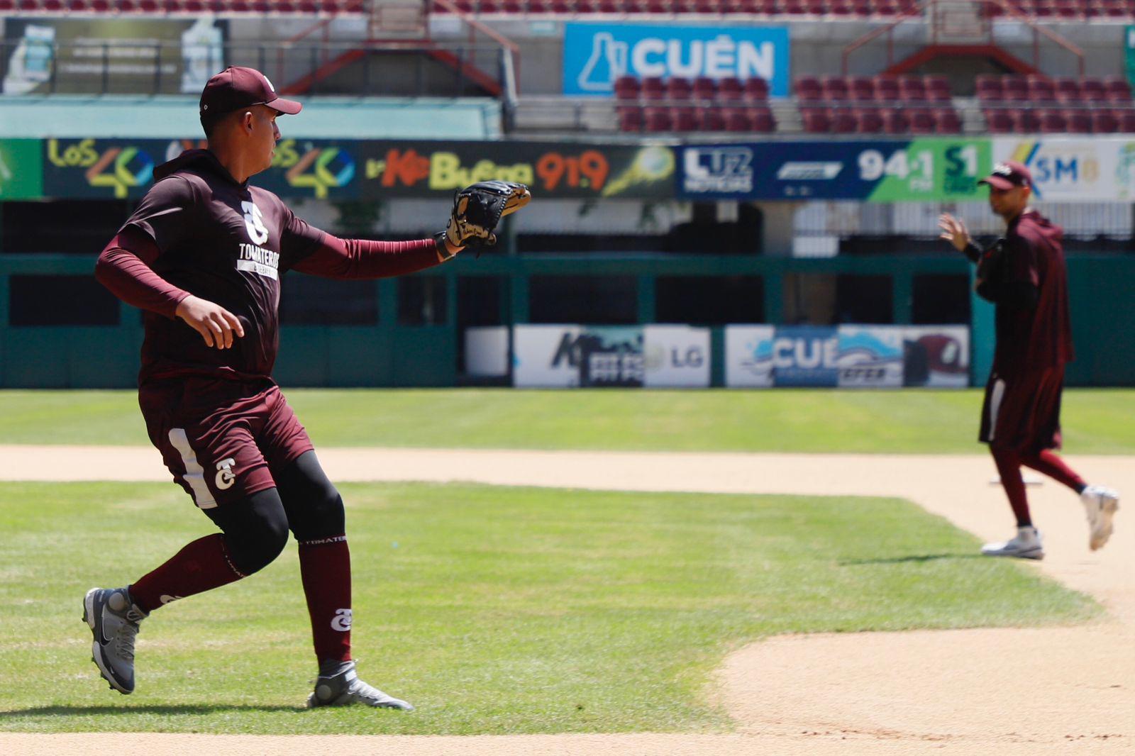 $!Reporta con Tomateros José Guadalupe Chávez