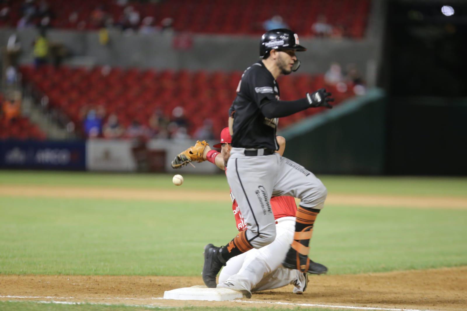 $!Venados de Mazatlán exprime a Naranjeros en el primero de la serie