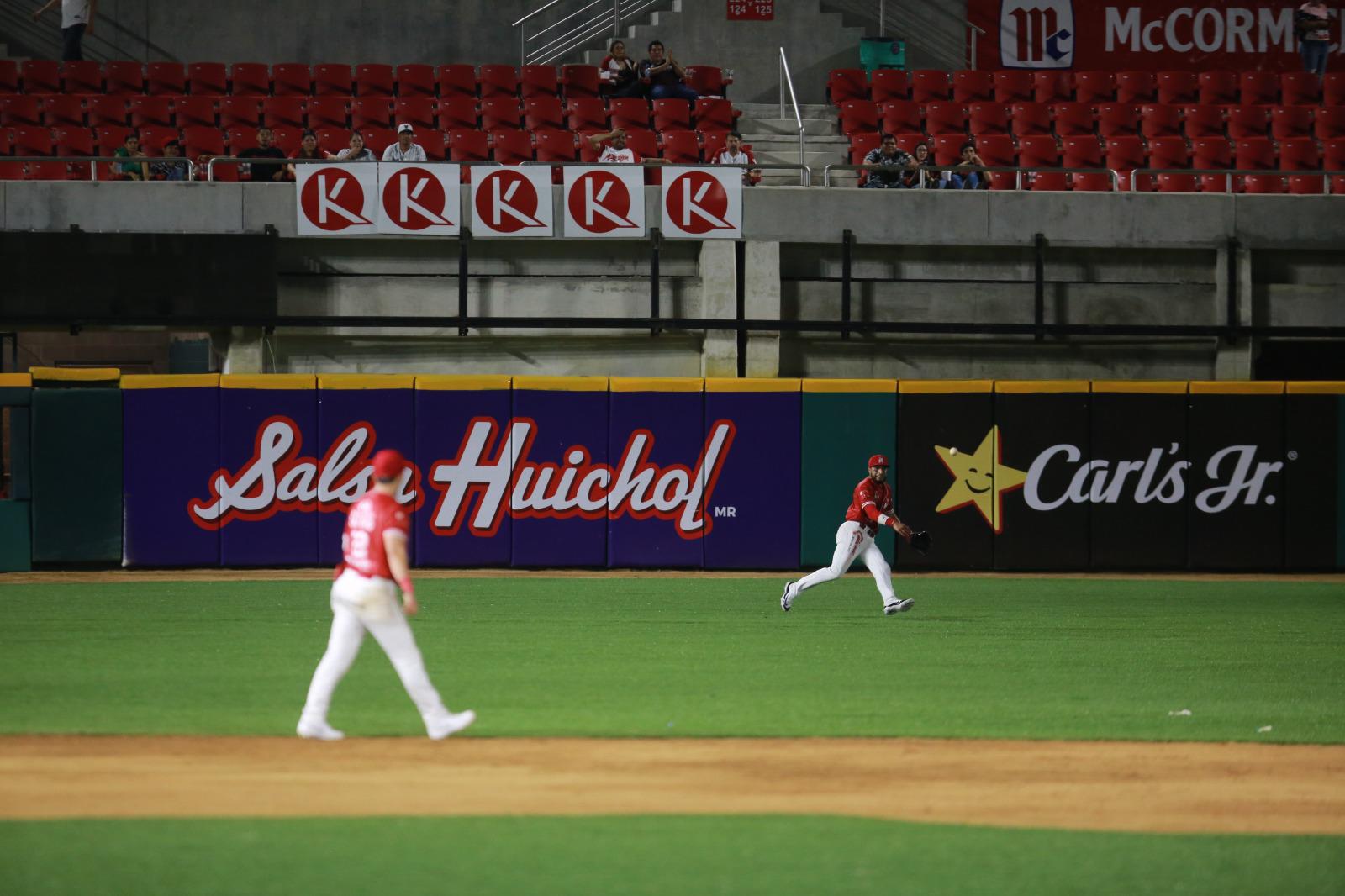 $!Tomateros pinta de guinda el clásico ante Venados