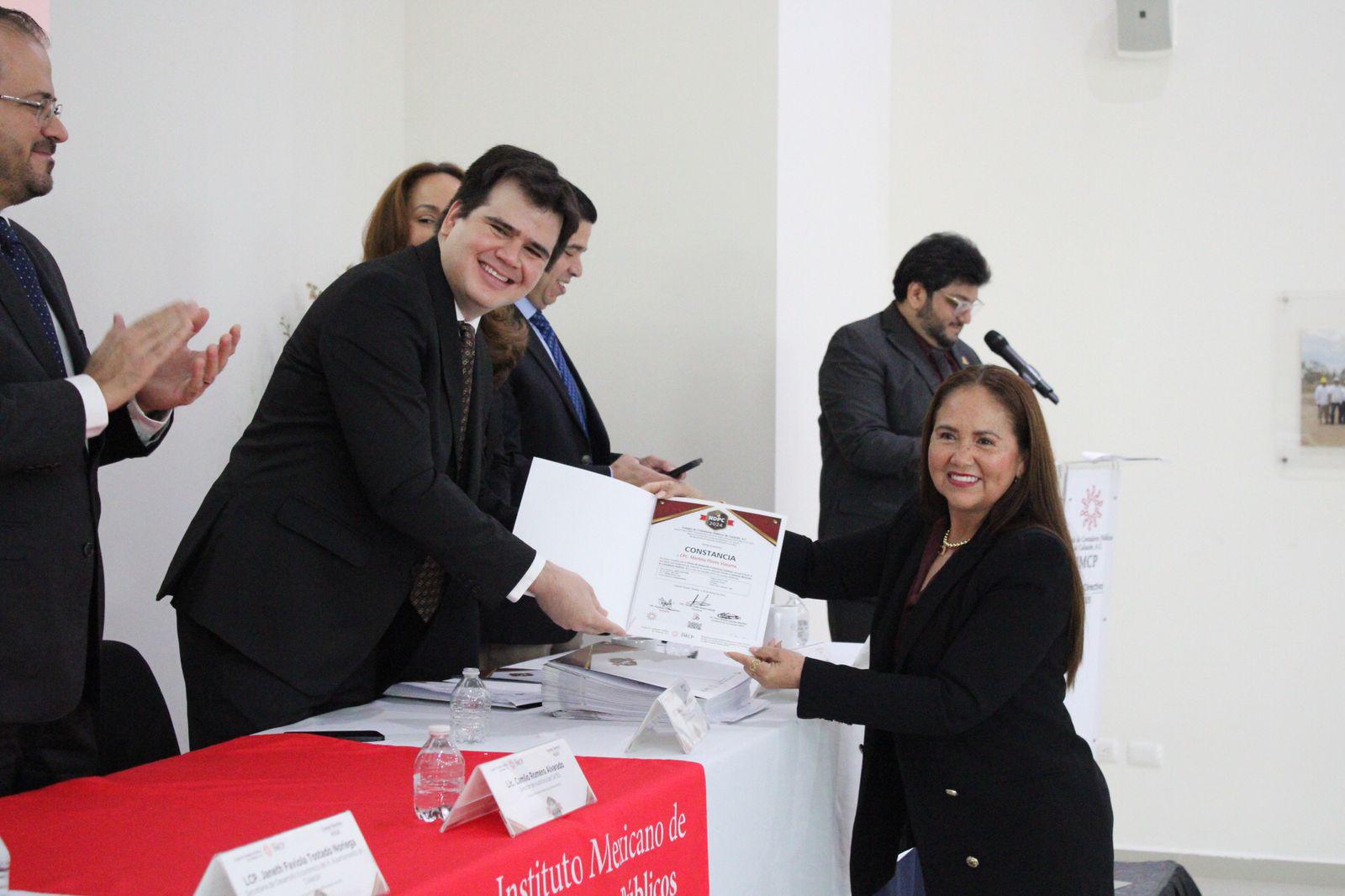 $!Reconocen a miembros del Colegio de Contadores Públicos de Culiacán