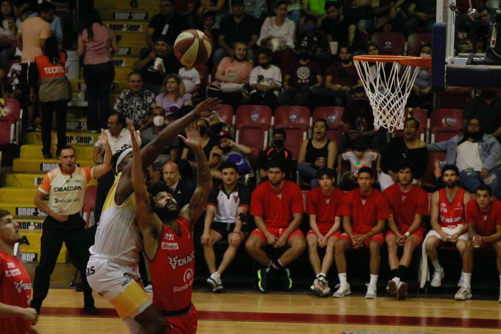 $!Caballeros de Culiacán se impone en tiempo extra a Venados Basketball