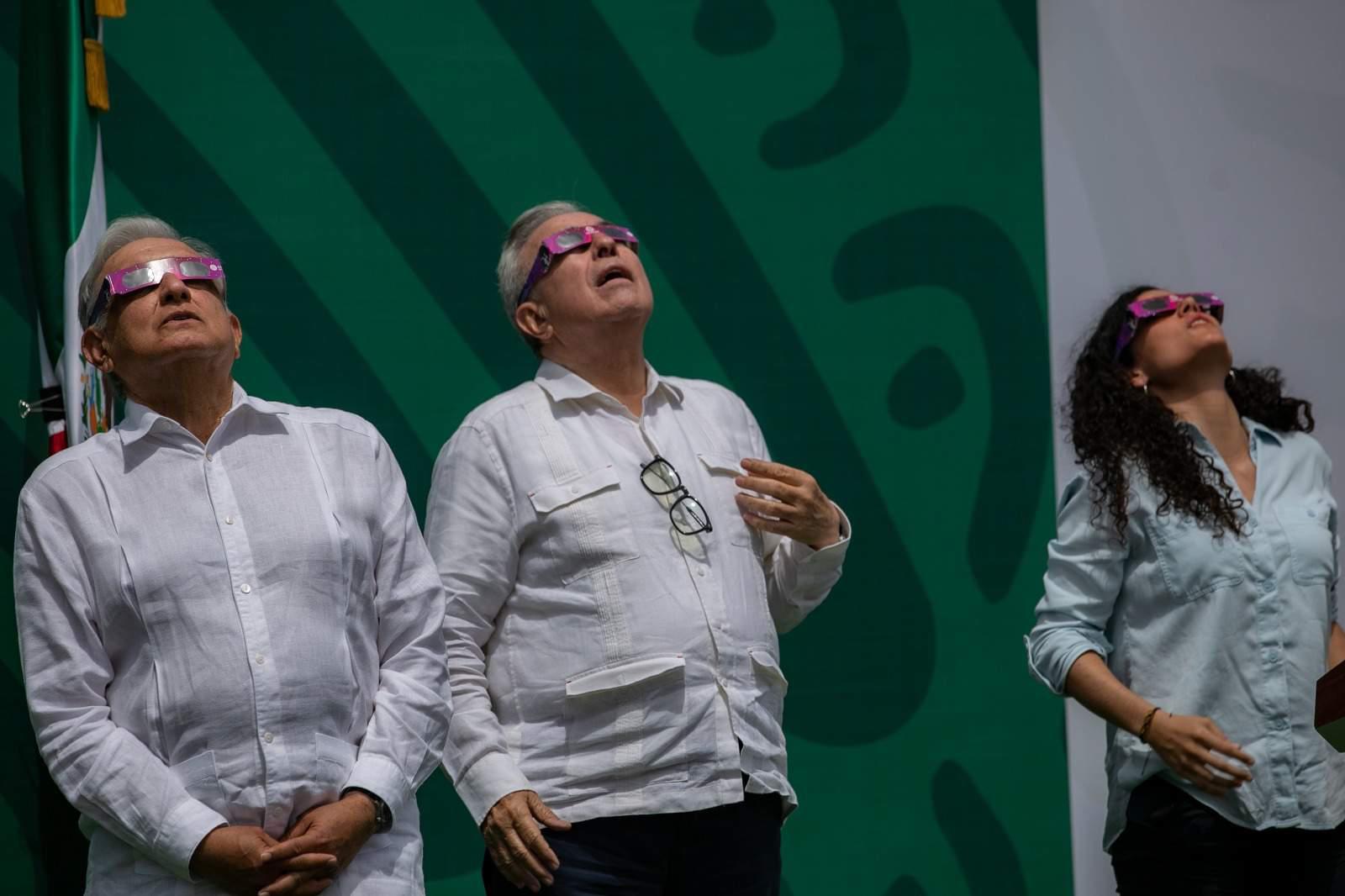 $!‘Es un privilegio vivir para contarlo’: AMLO tras presenciar el eclipse en Mazatlán