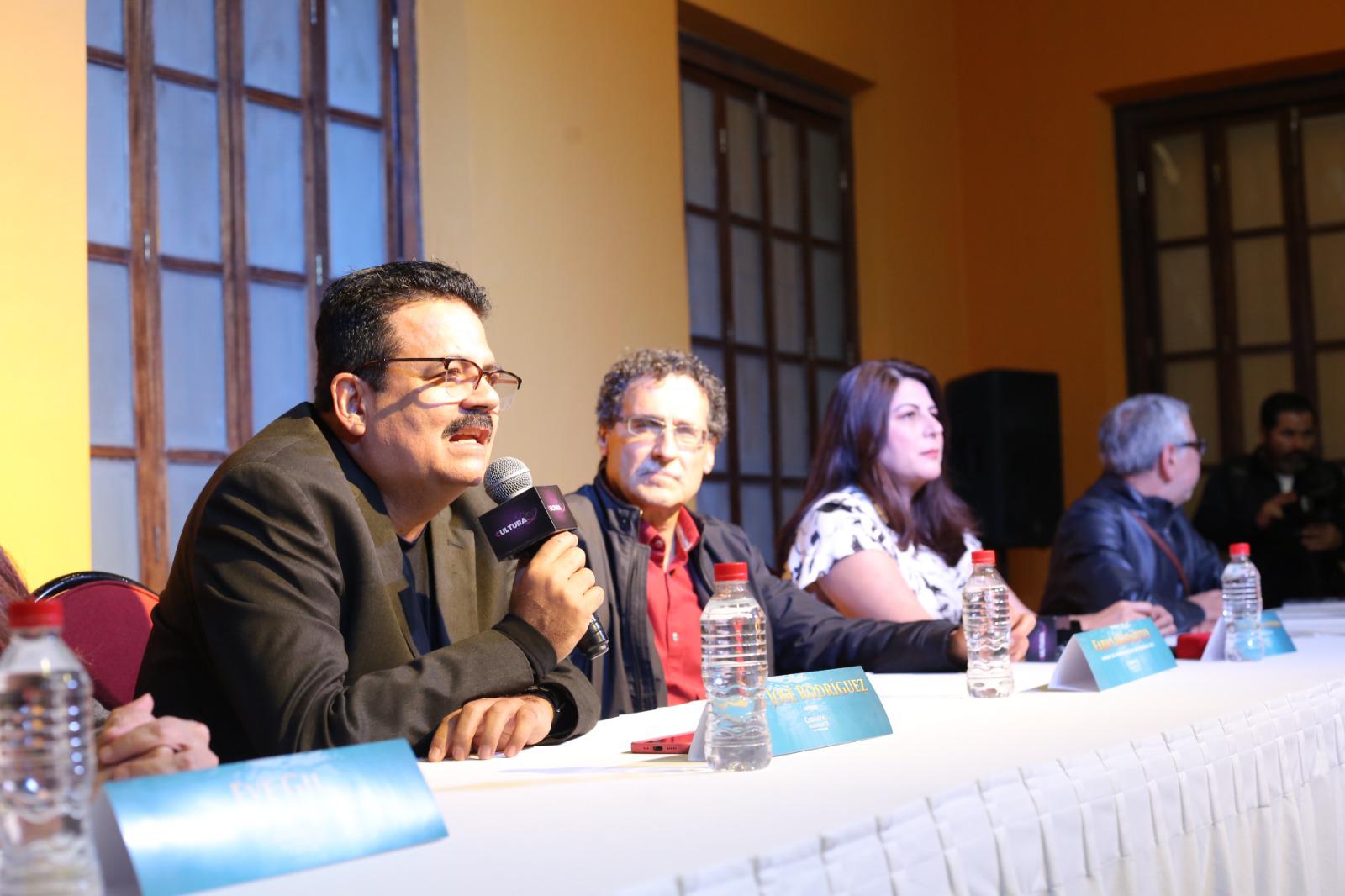 $!Juan José Rodríguez dio la bienvenida al autor homenajeado.