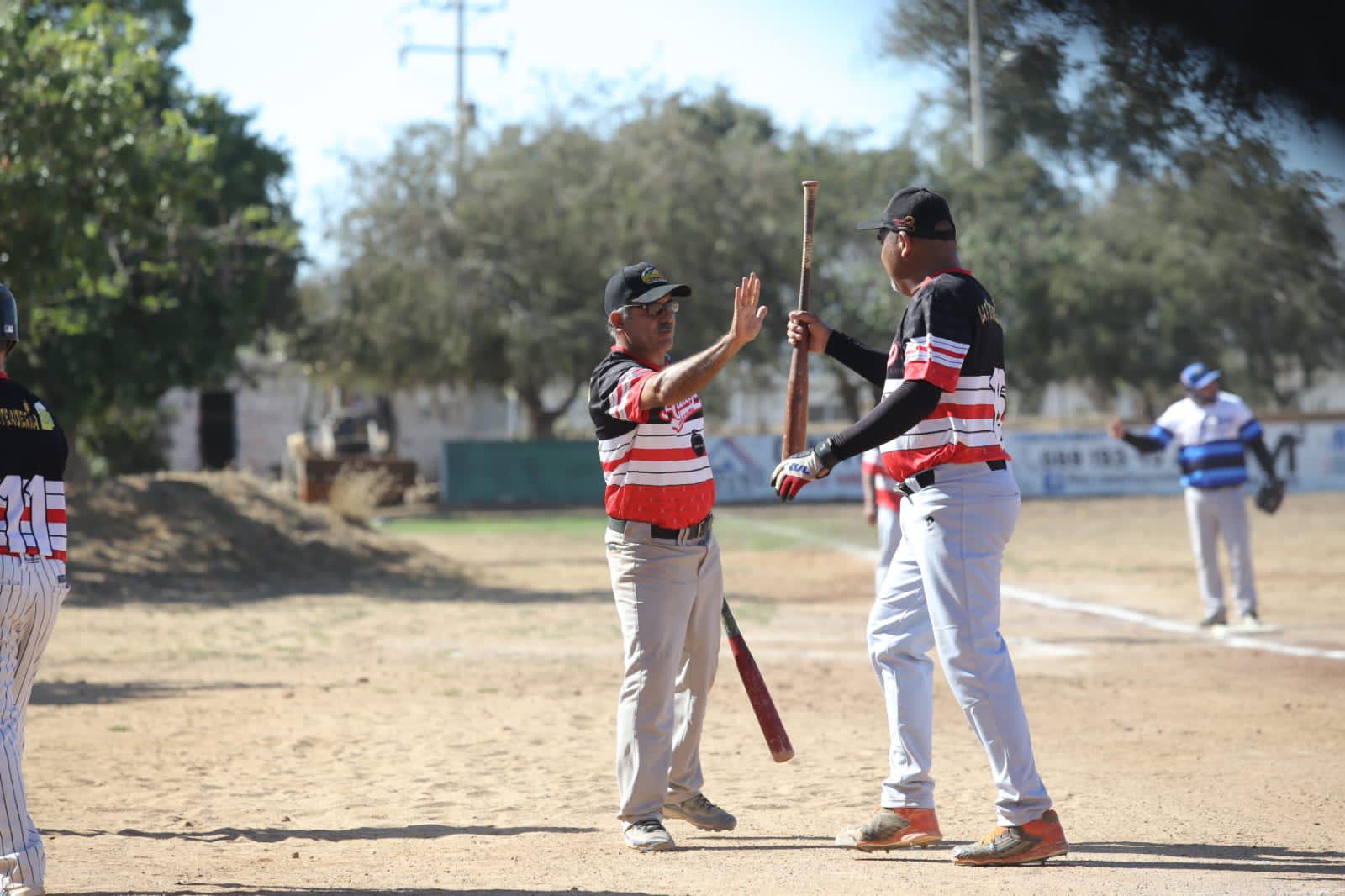 $!Los Plebes del Rancho son los reyes del playoffs de la Liga de Beisbol Eco Taxis Verdes