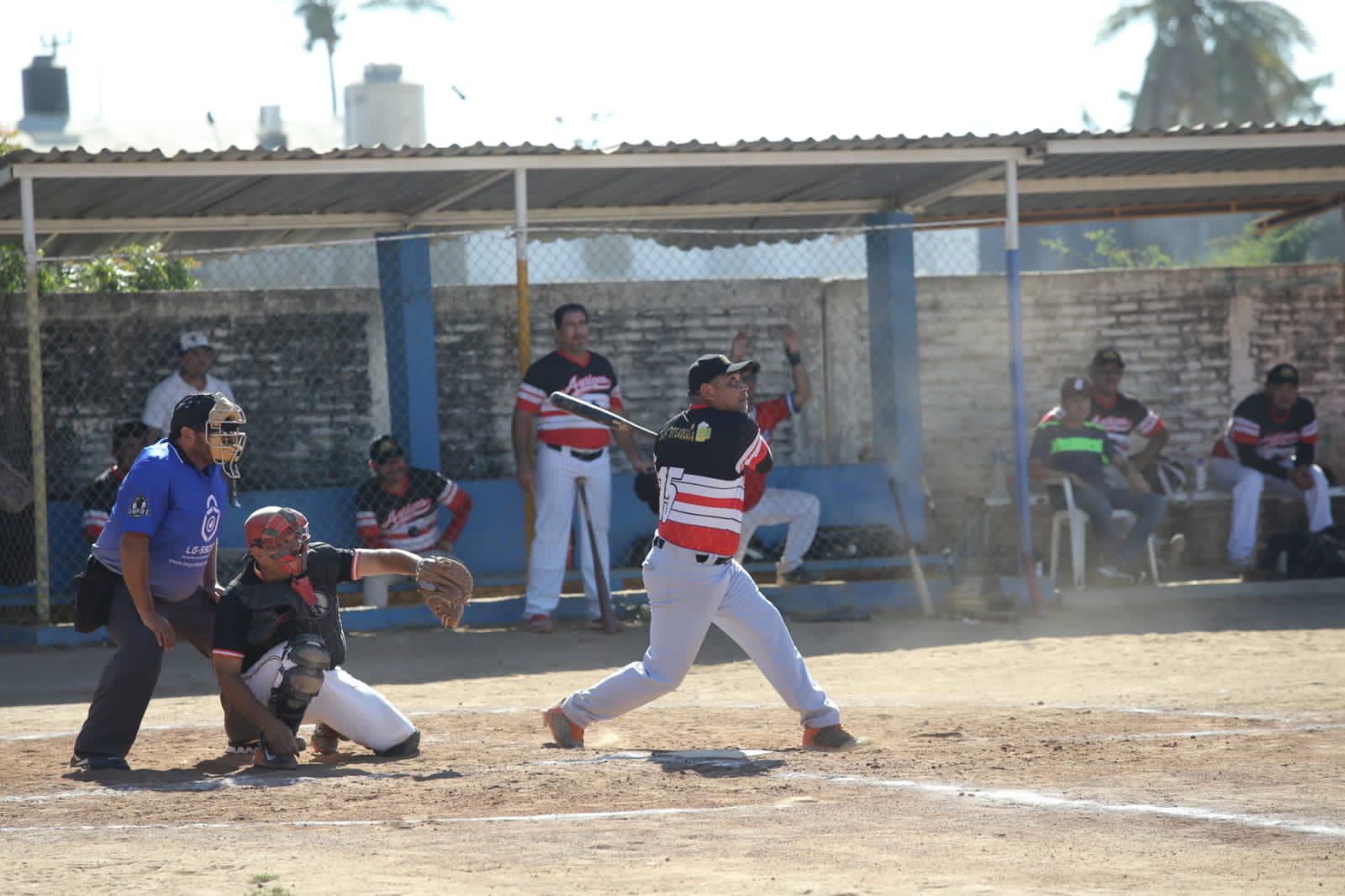 $!Los Plebes del Rancho son los reyes del playoffs de la Liga de Beisbol Eco Taxis Verdes