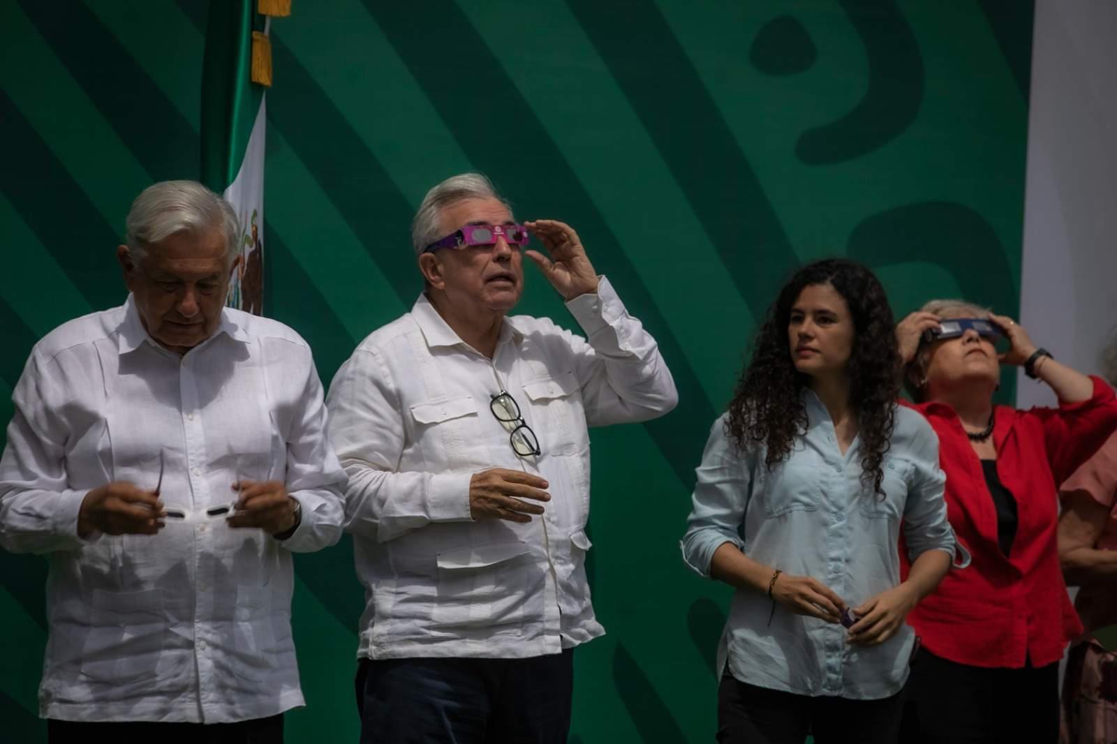 $!‘Es un privilegio vivir para contarlo’: AMLO tras presenciar el eclipse en Mazatlán