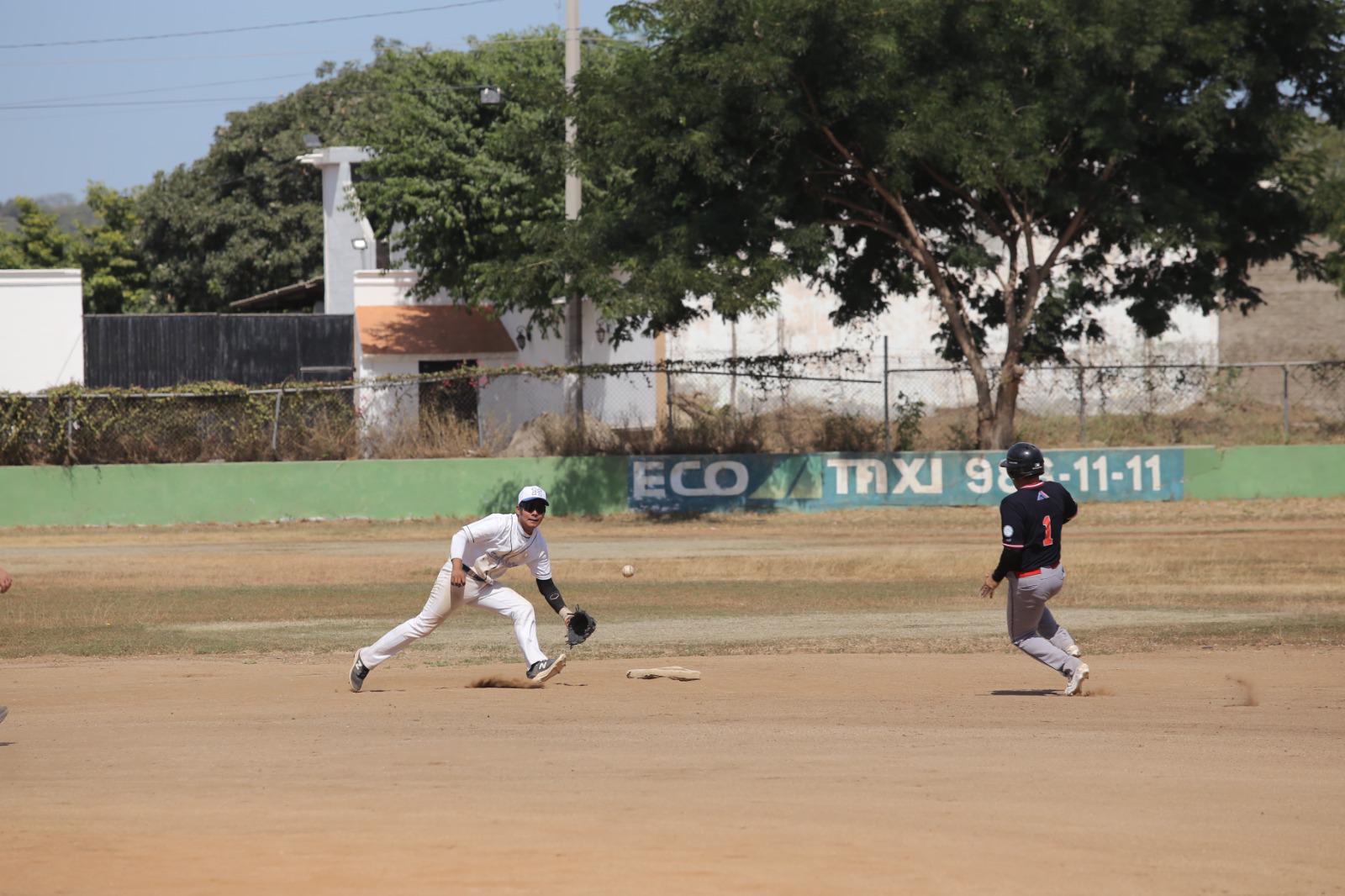 $!Phillips Mazatlán se impone en duelo de batazos a Nitram