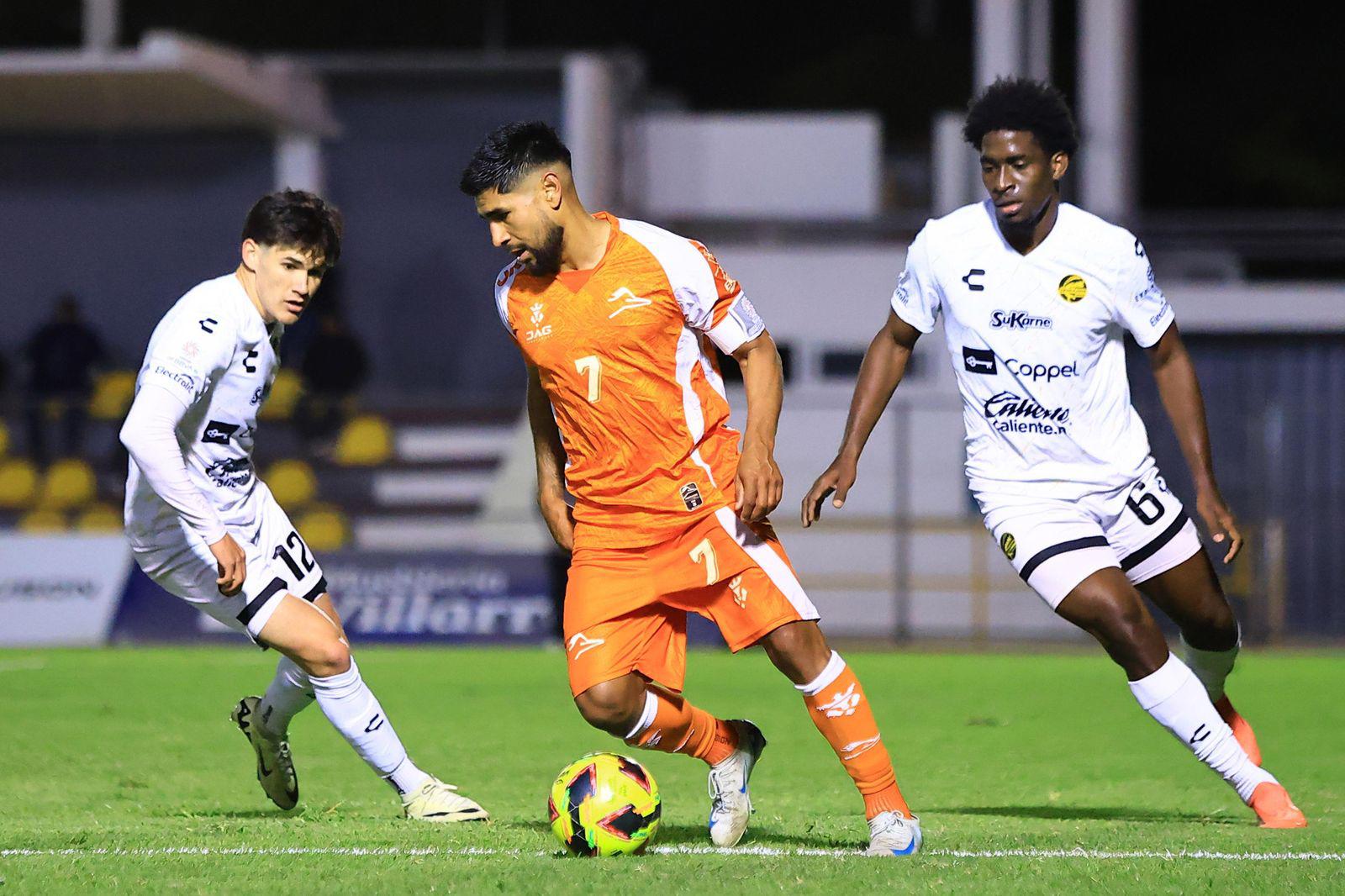 $!Dorados vuelve a las andadas; es goleado por Correcaminos