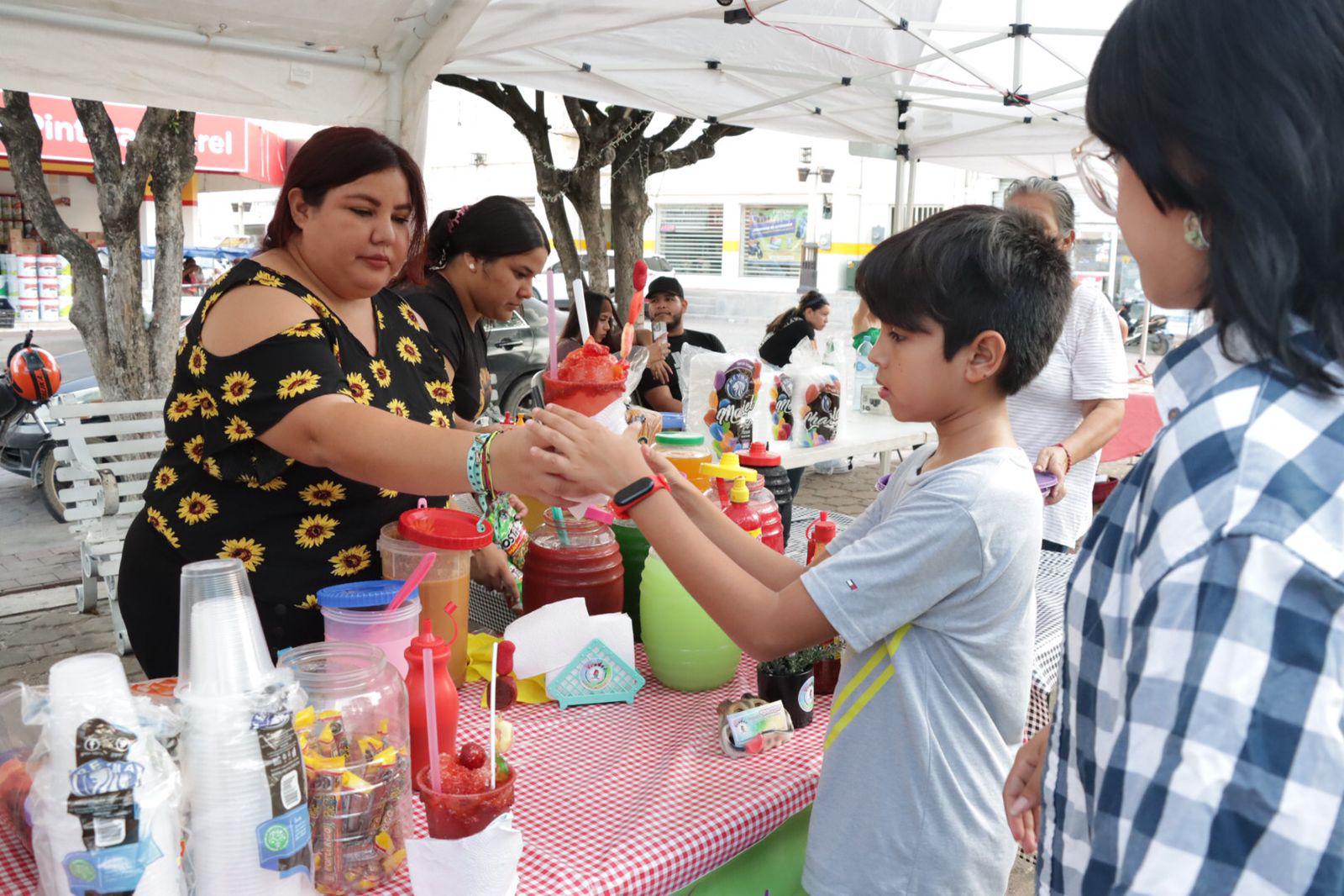 $!Celebran a la juventud de Rosario con mercado de emprendedores y canto