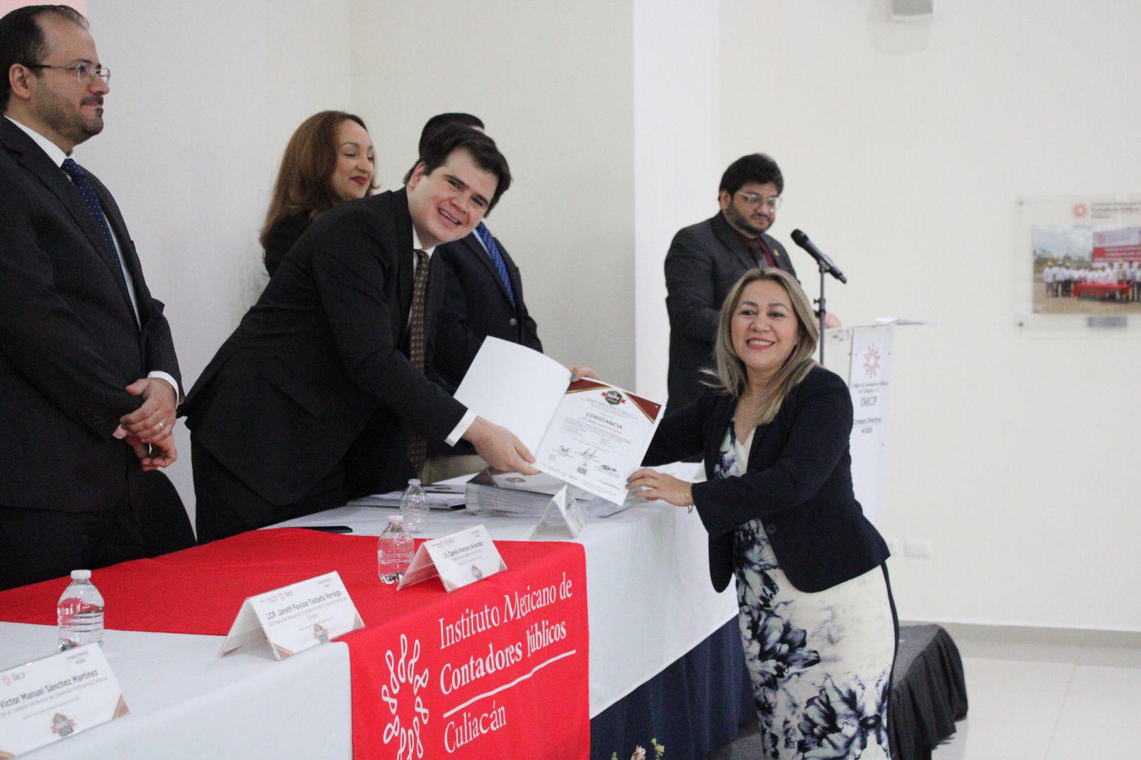 $!Reconocen a miembros del Colegio de Contadores Públicos de Culiacán