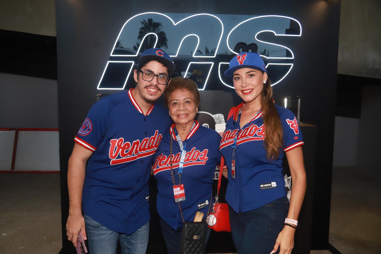 $!Juan Santiago Ríos, Rosa María Ríos y Rosy Beltrán.
