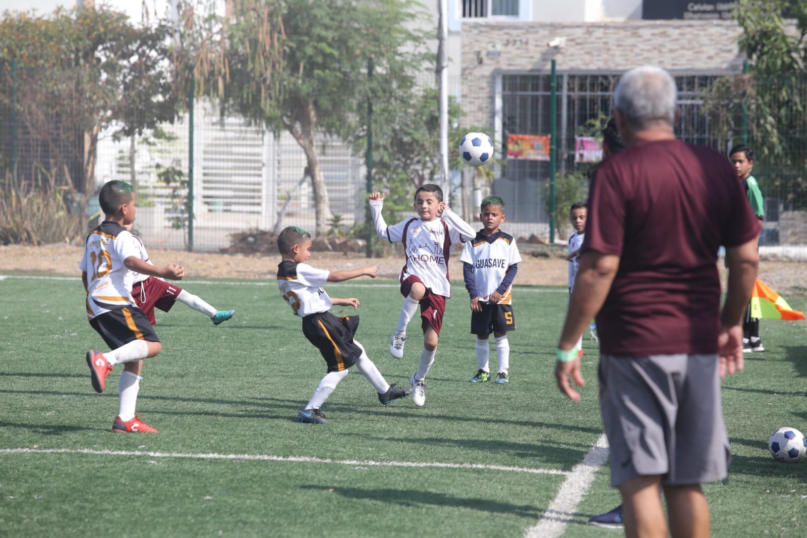 $!Ahome Municipal se corona en el Estatal de Futbol Categoría Chupones