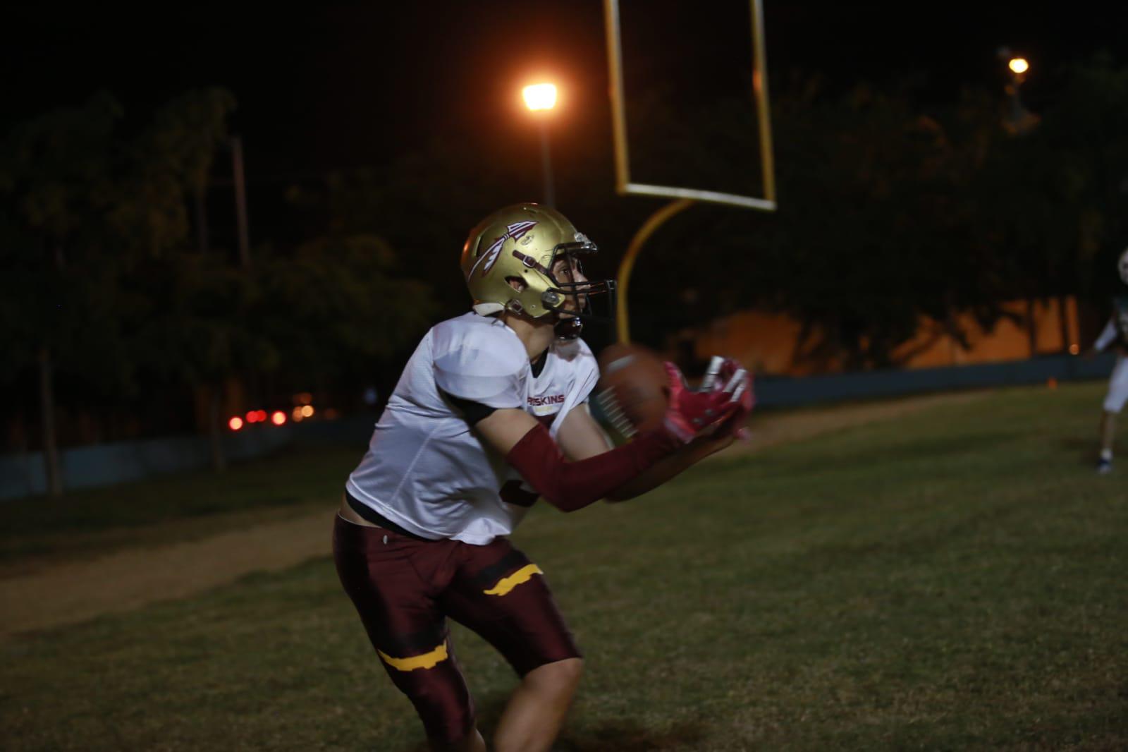 $!Burros Salvajes saca apurado triunfo ante Redskins en Futbol Americano Juvenil