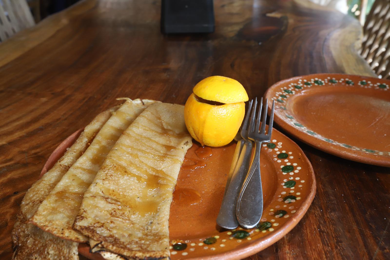 $!Panqueques acompañados con miel de abeja natural