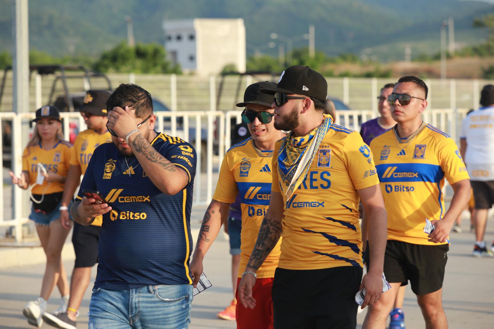 $!Llega la afición de Tigres al Kraken de Mazatlán