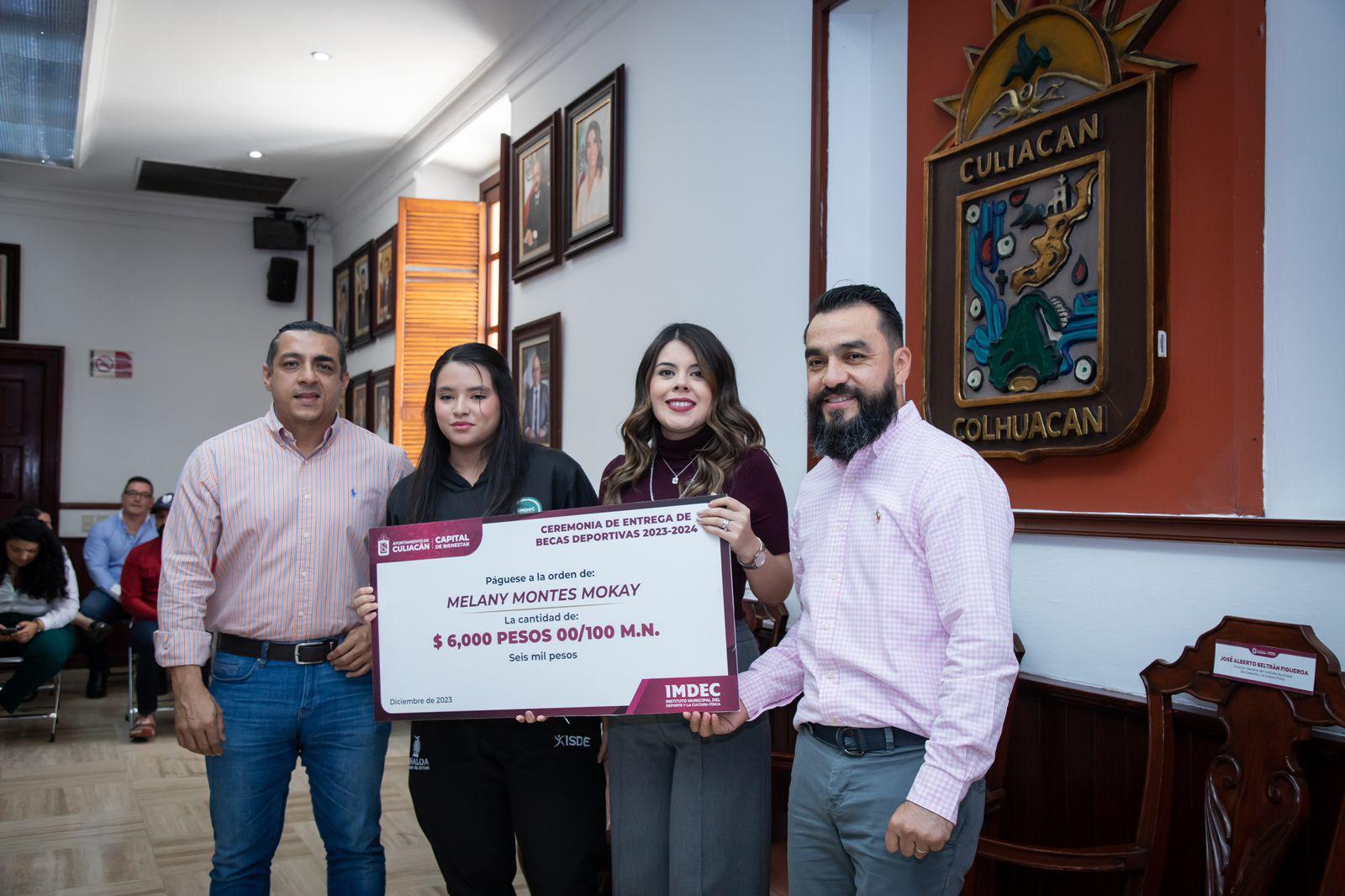 $!Ayuntamiento entrega Becas Deportivas Culiacán para atletas y entrenadores