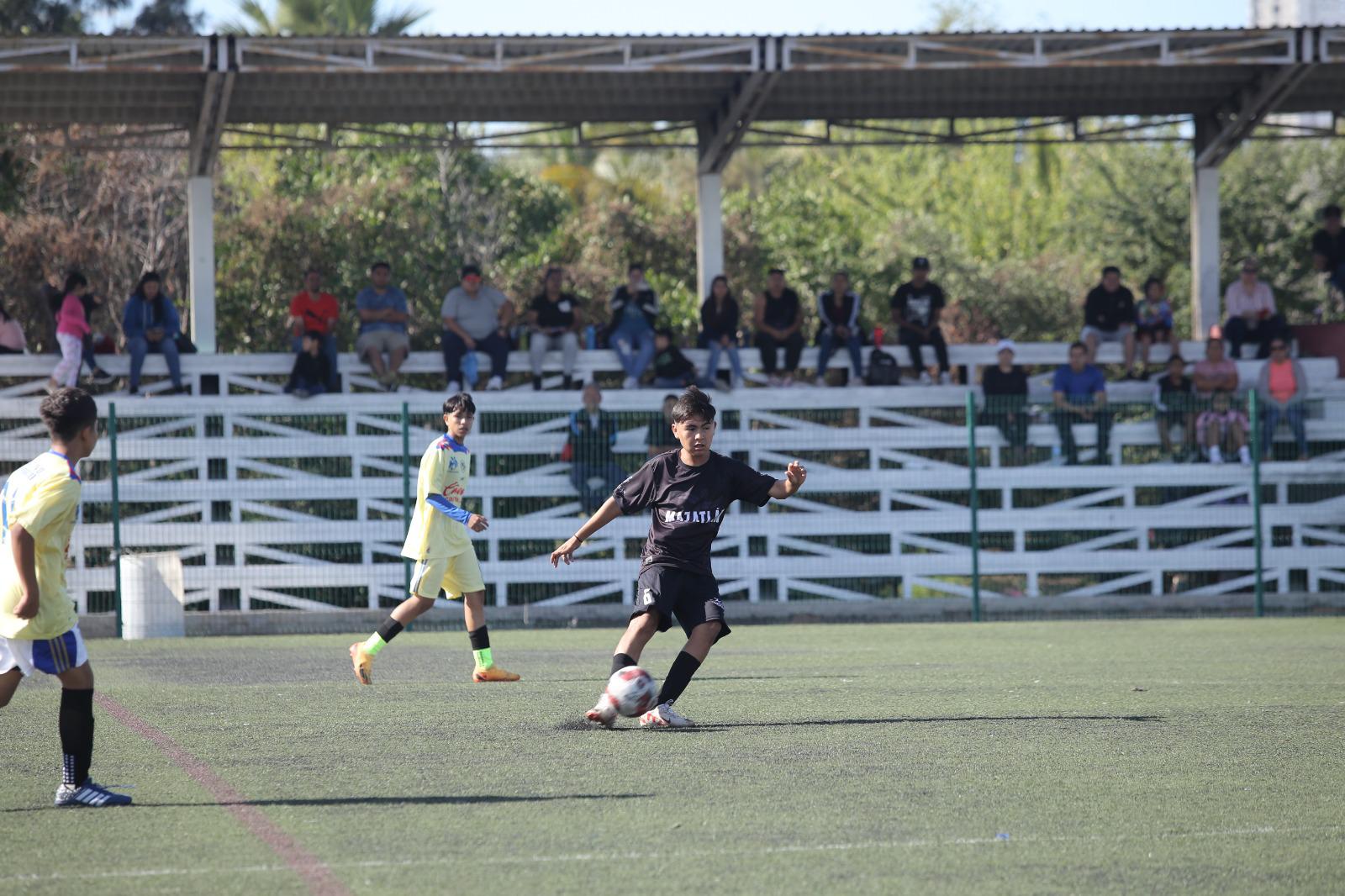 $!Sella Mazatlán pase al Estatal de futbol en Juegos Conade